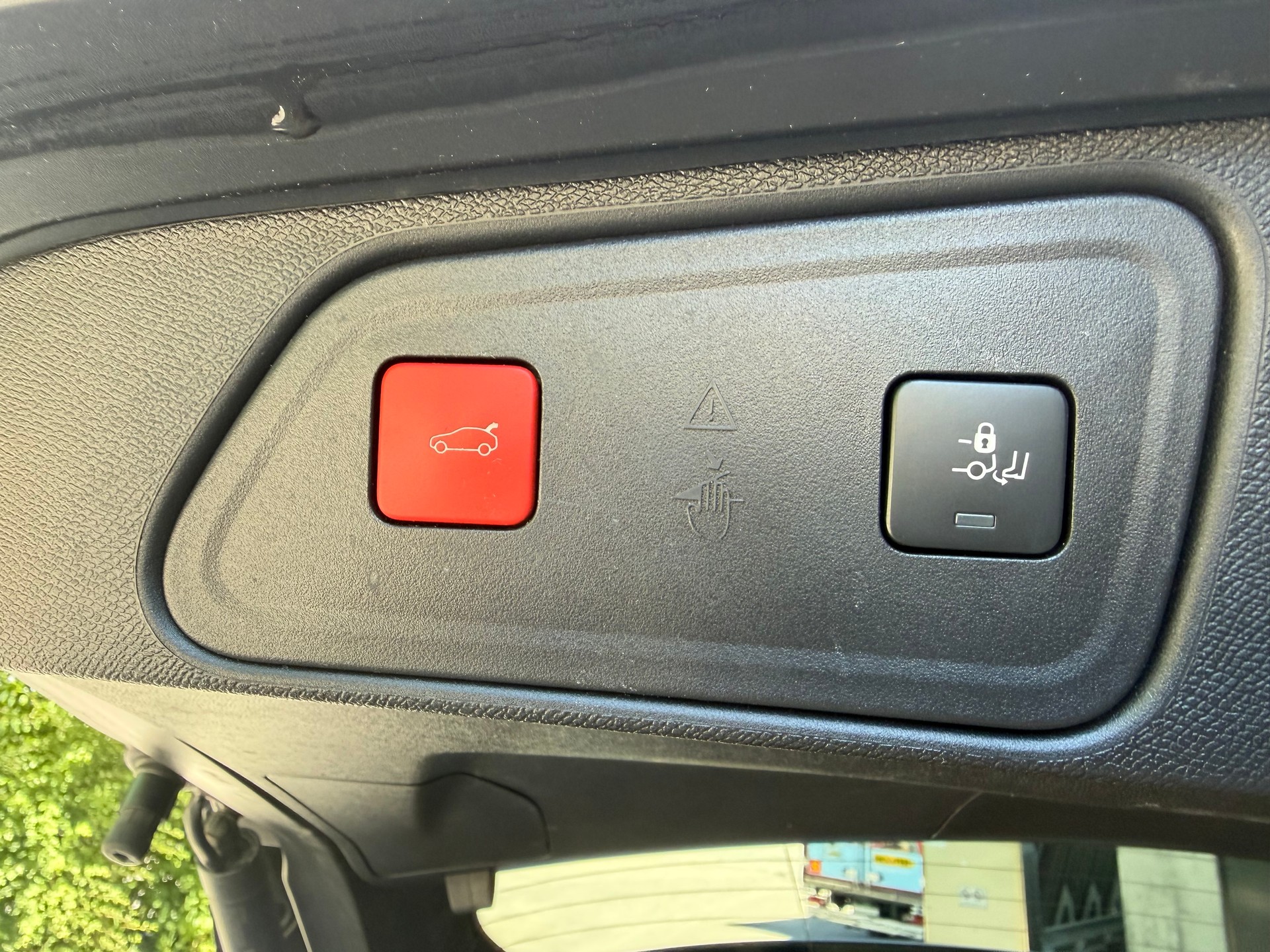 PEUGEOT 3008 300e Hybrid4 GT EAT8-image-11