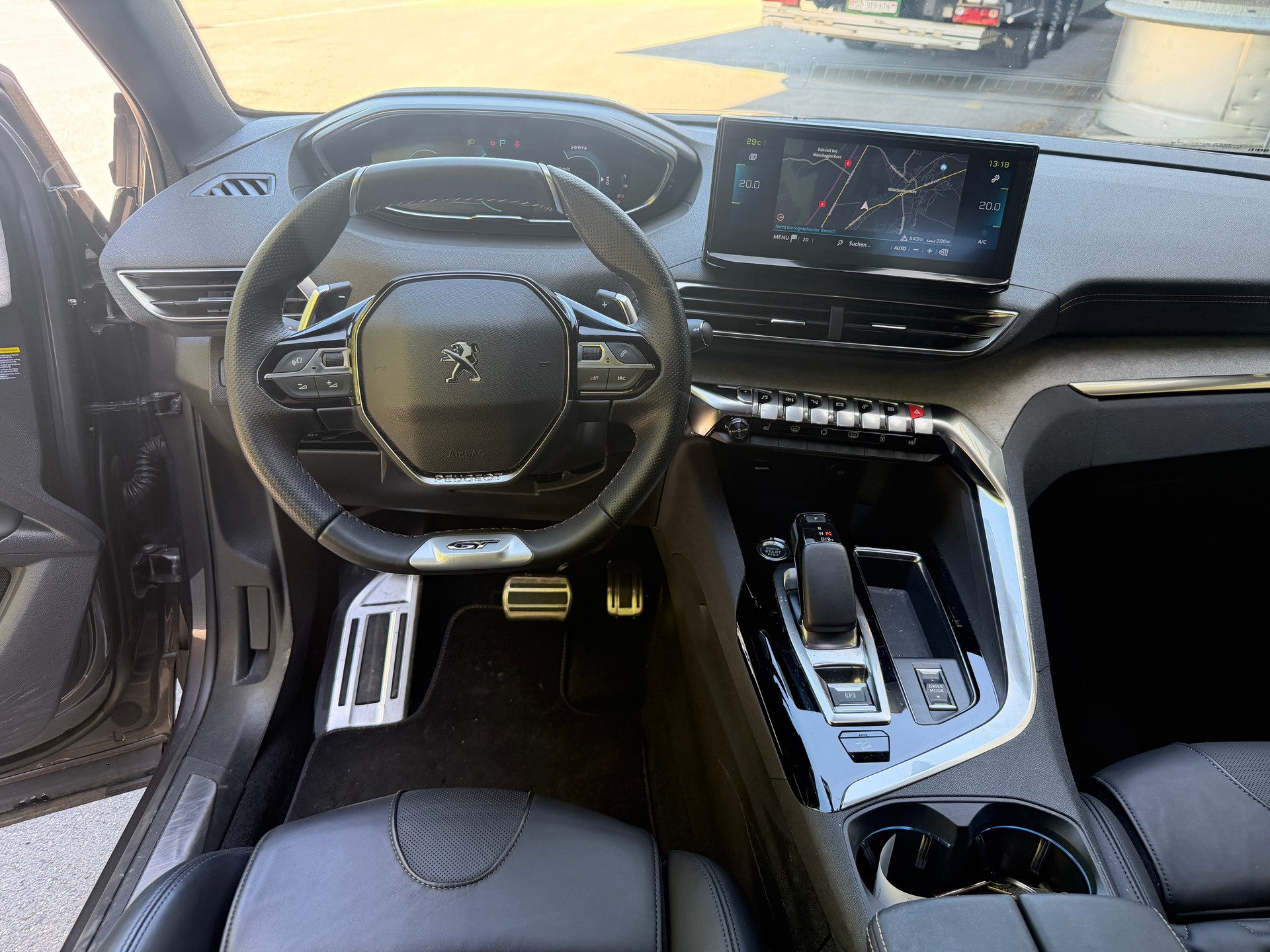 PEUGEOT 3008 300e Hybrid4 GT EAT8-image-9