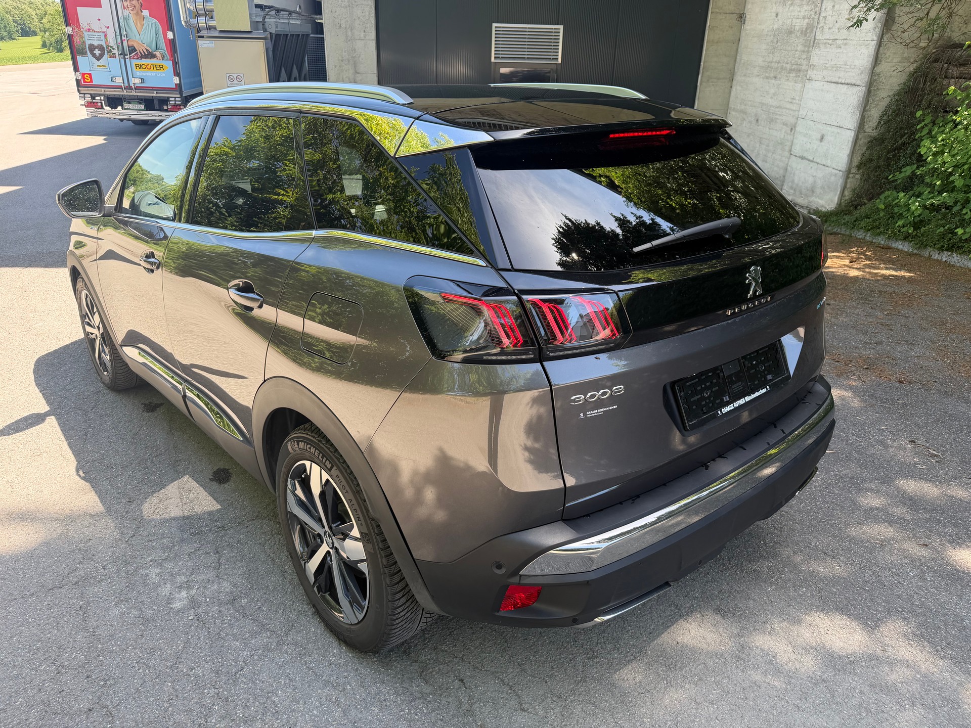 PEUGEOT 3008 300e Hybrid4 GT EAT8-image-5