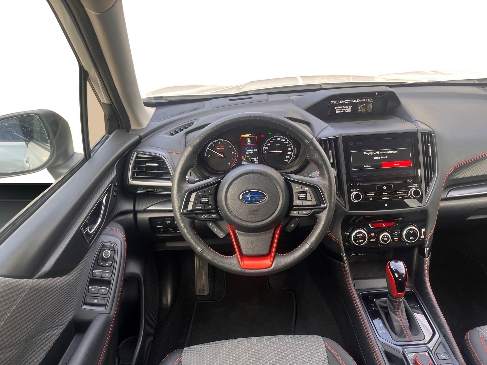 SUBARU Forester 2.0i e-Boxer Sport Lineartronic-image-6