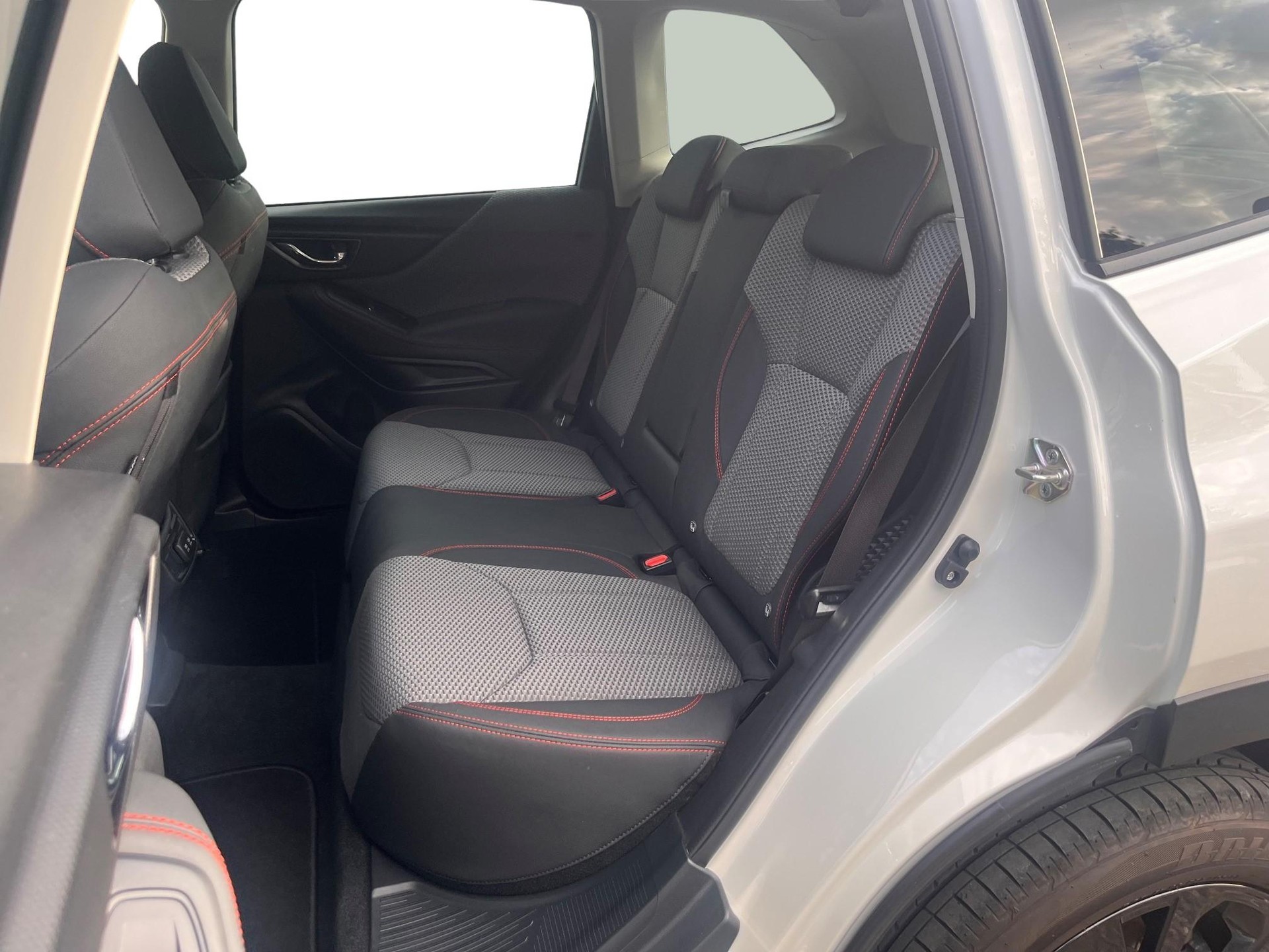 SUBARU Forester 2.0i e-Boxer Sport Lineartronic-image-8