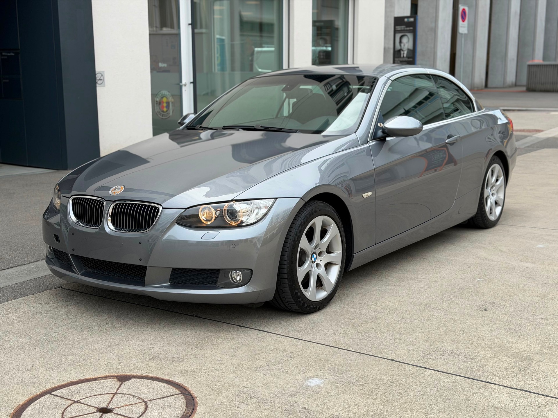 BMW 325i Cabriolet-image-1