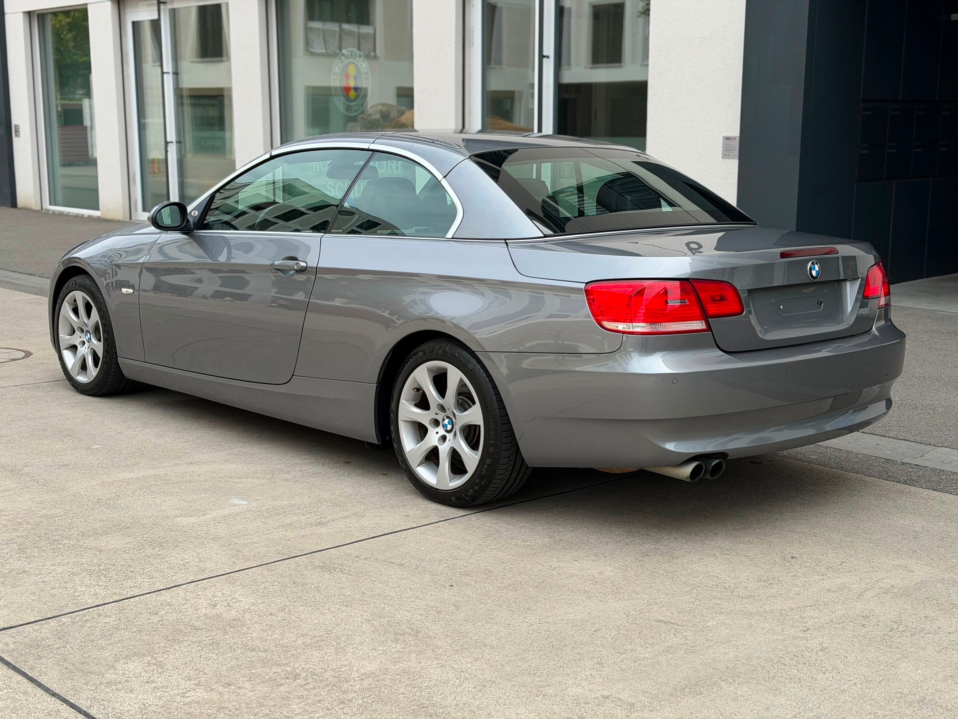 BMW 325i Cabriolet-image-3