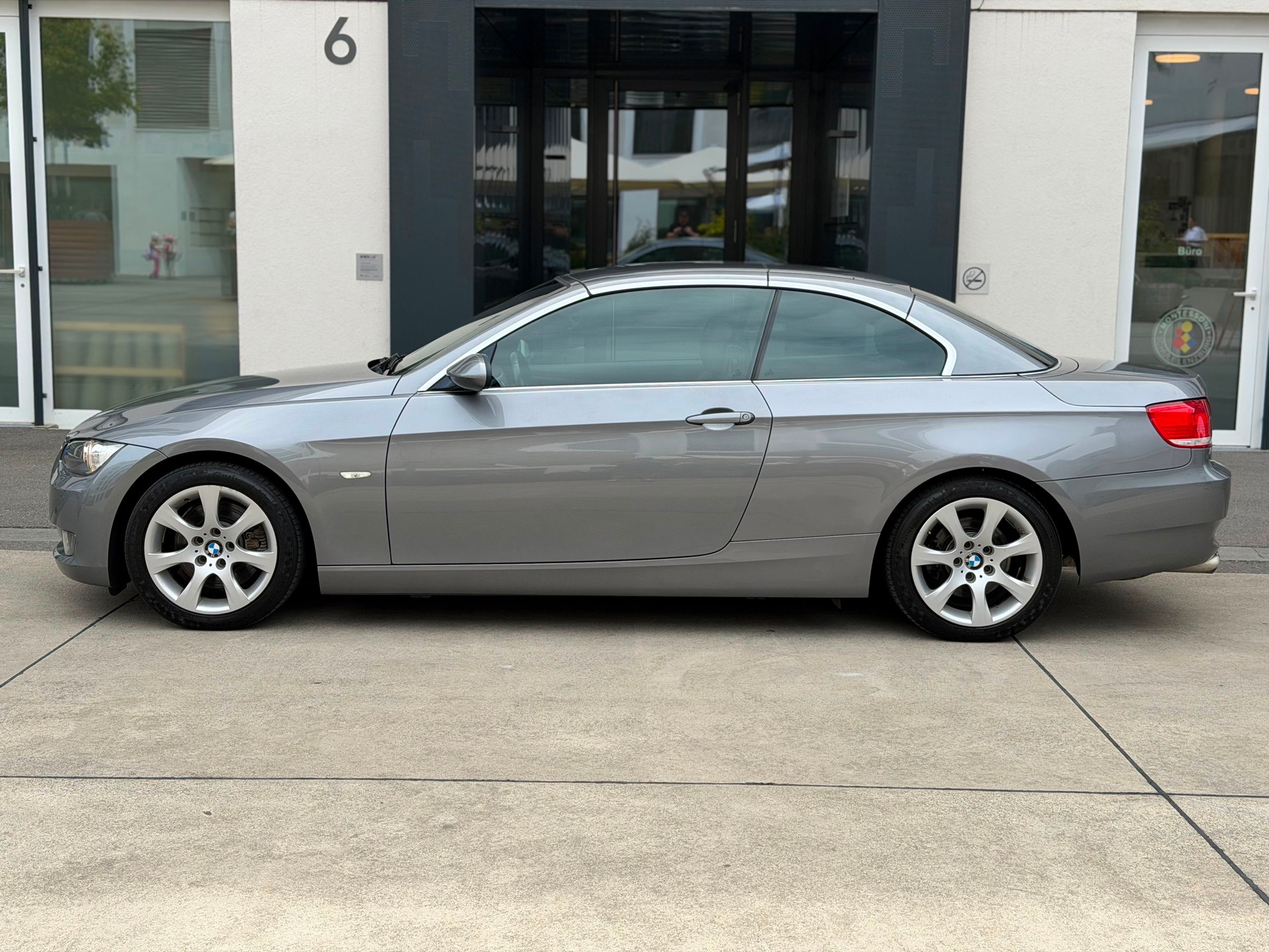 BMW 325i Cabriolet-image-5