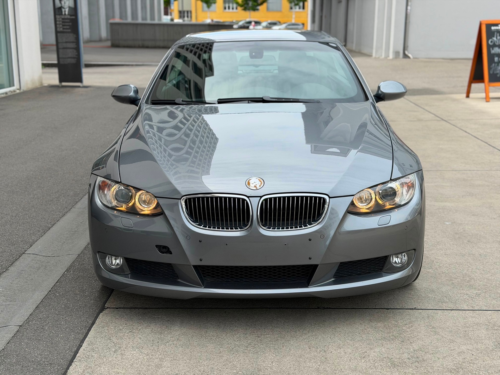 BMW 325i Cabriolet-image-2