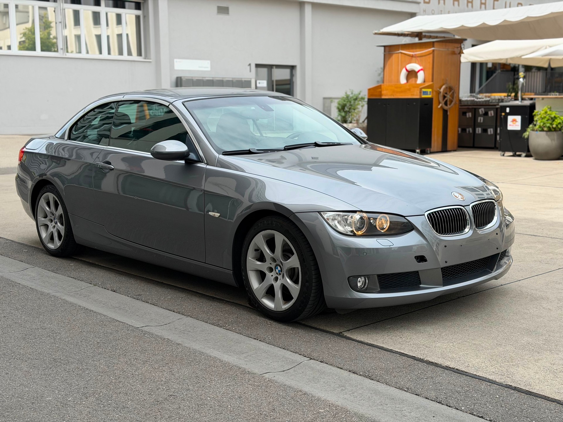 BMW 325i Cabriolet-image-0