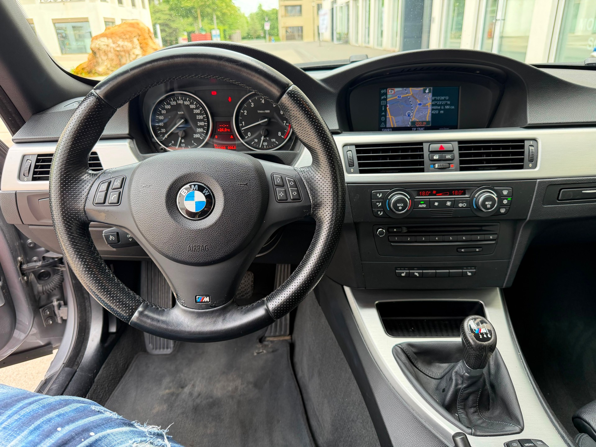BMW 325i Cabriolet-image-10