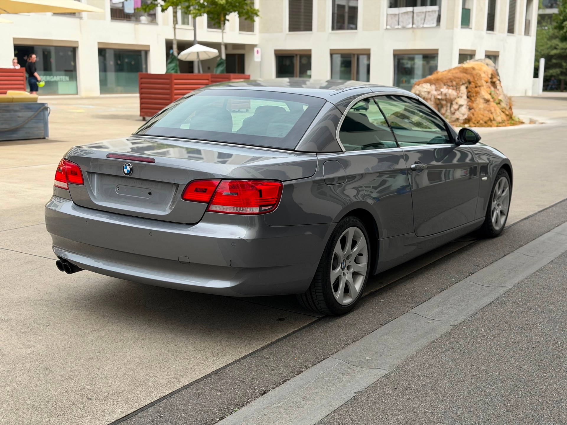 BMW 325i Cabriolet-image-4