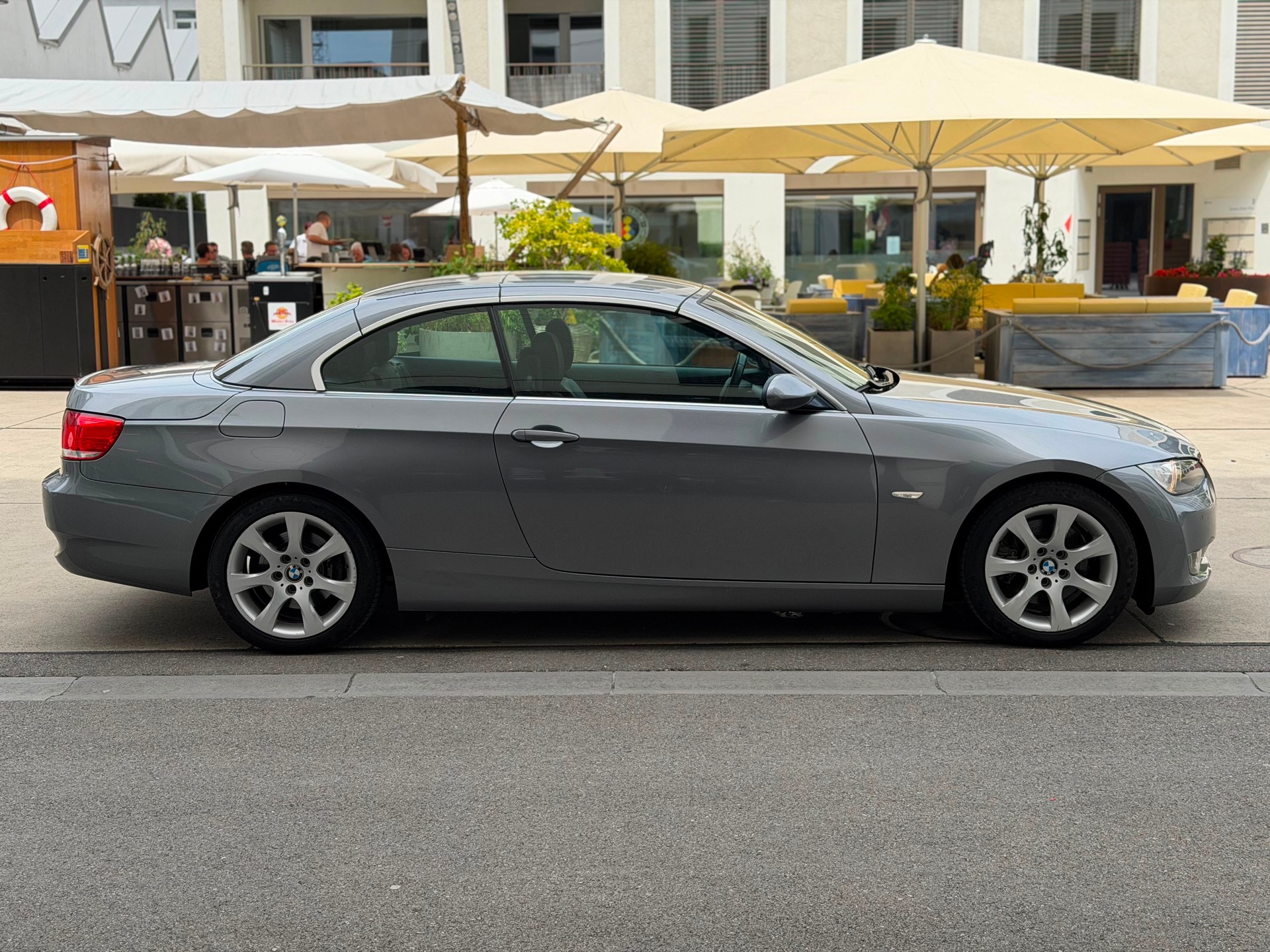 BMW 325i Cabriolet-image-6