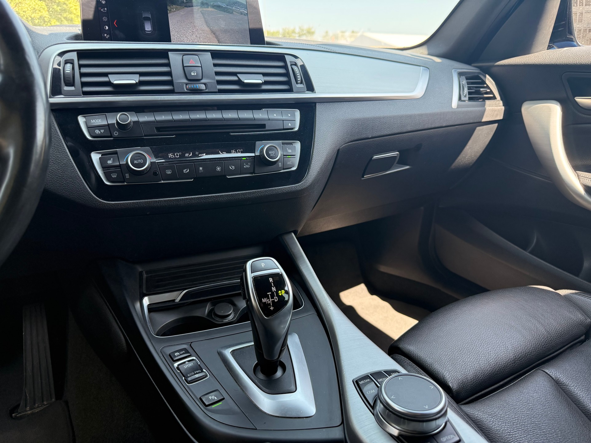 BMW 120d xDrive Edition M Sport Steptronic-image-6