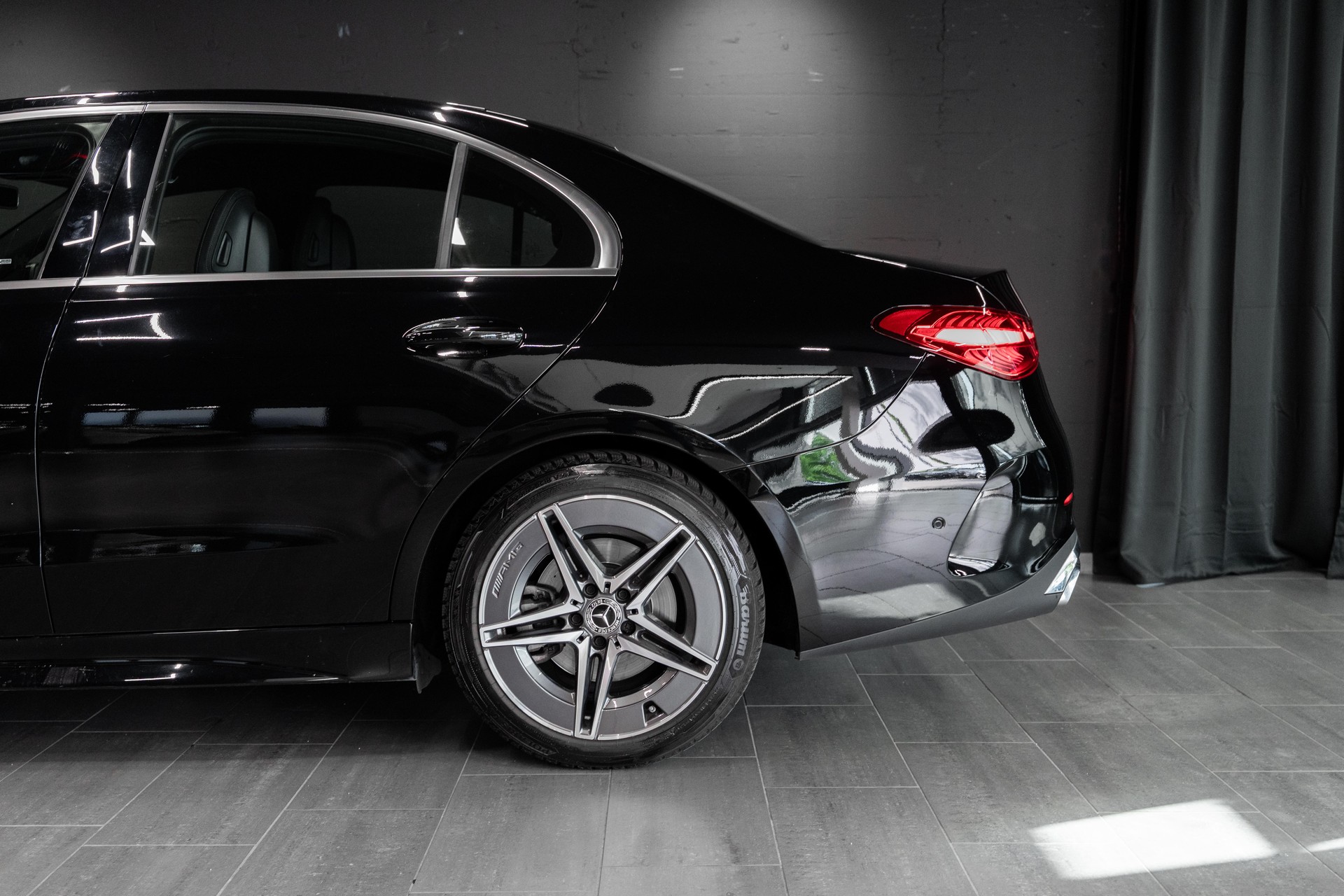 MERCEDES-BENZ C220d / Carbon Packet / Aero Felgen / Sitzheizung / Rückfahrkamera /-image-3
