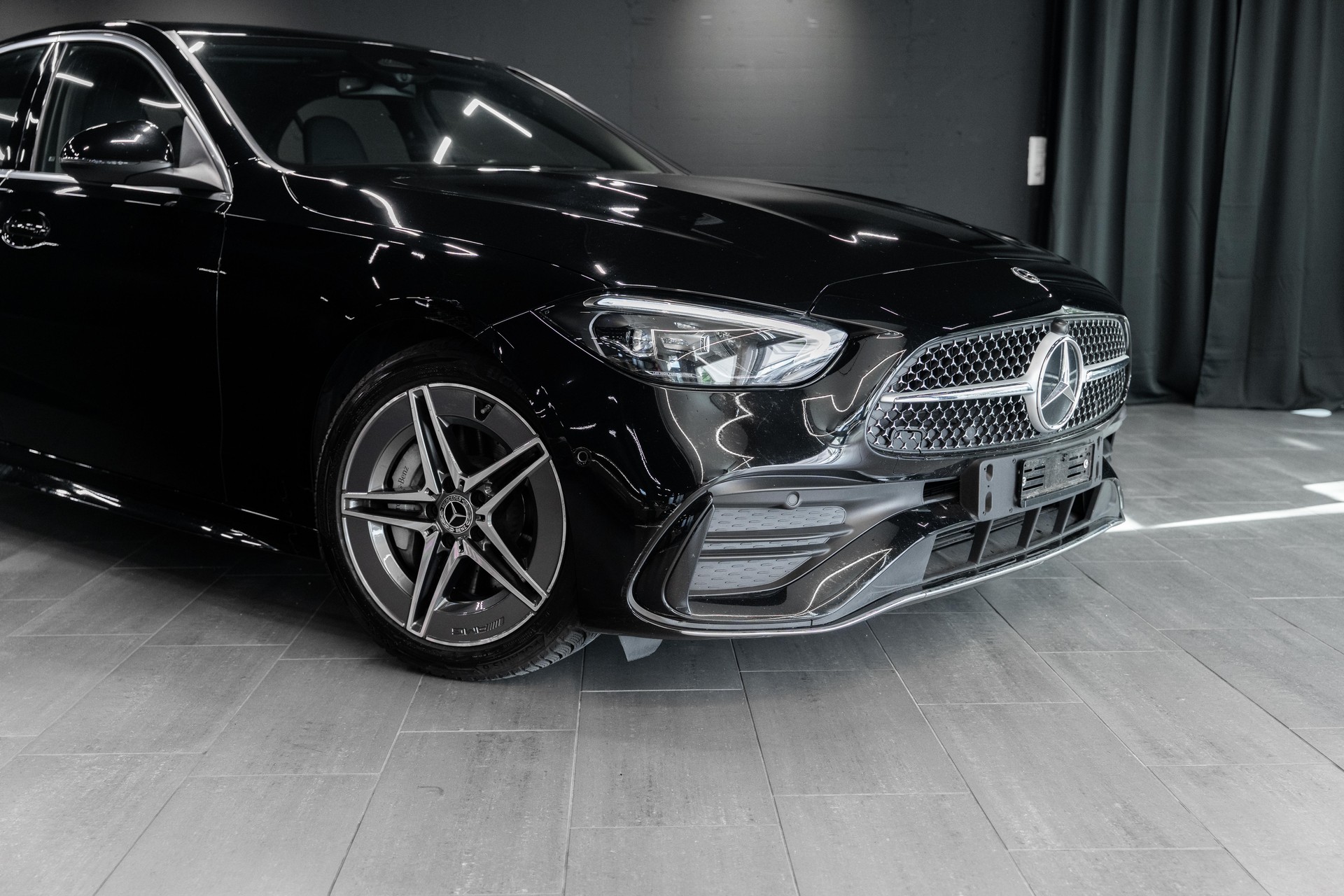 MERCEDES-BENZ C220d / Carbon Packet / Aero Felgen / Sitzheizung / Rückfahrkamera /