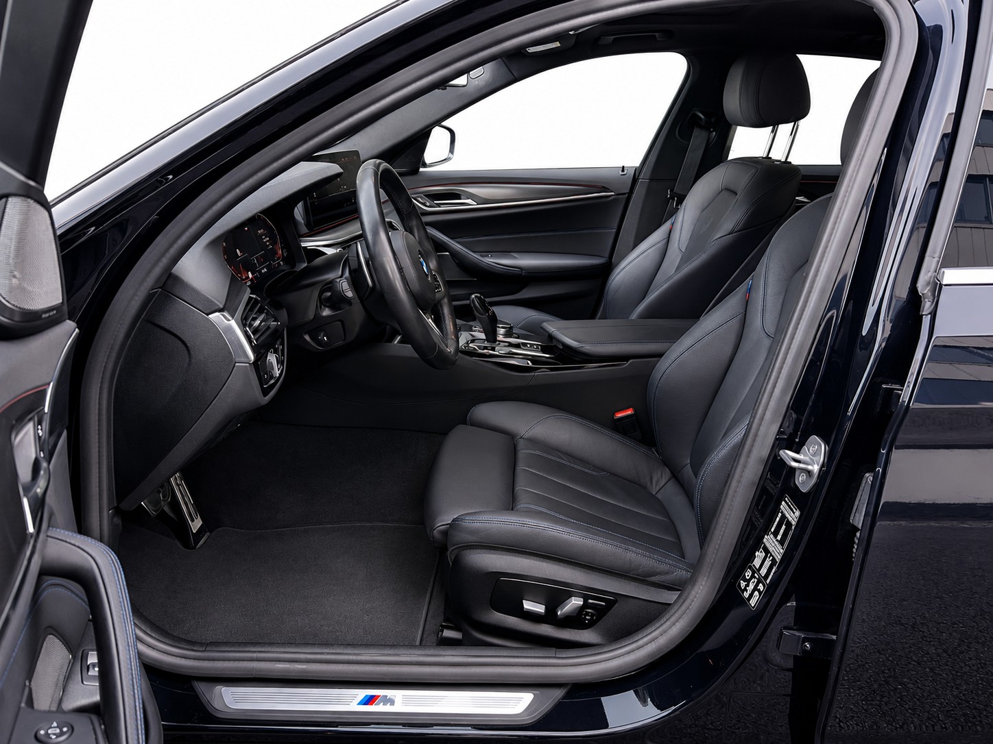 BMW 540d xDrive SAG M-SPORT CH FAHRZEUG-image-6