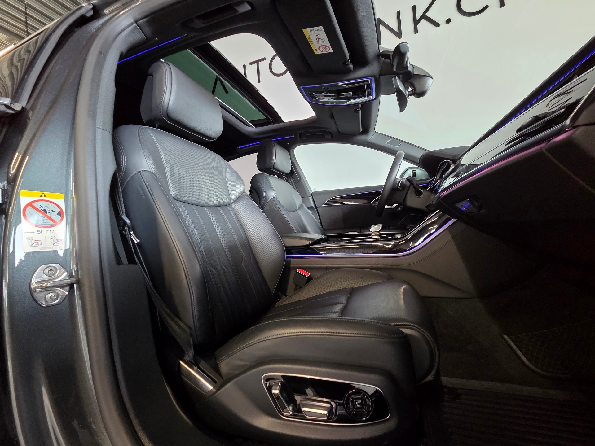AUDI S8 4.0 V8 TFSI quattro T-Tronic-image-4