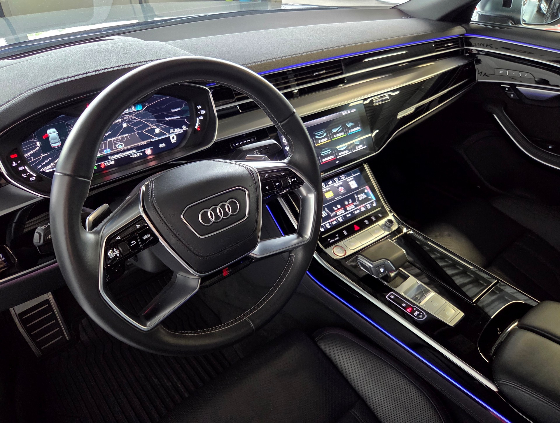 AUDI S8 4.0 V8 TFSI quattro T-Tronic-image-12