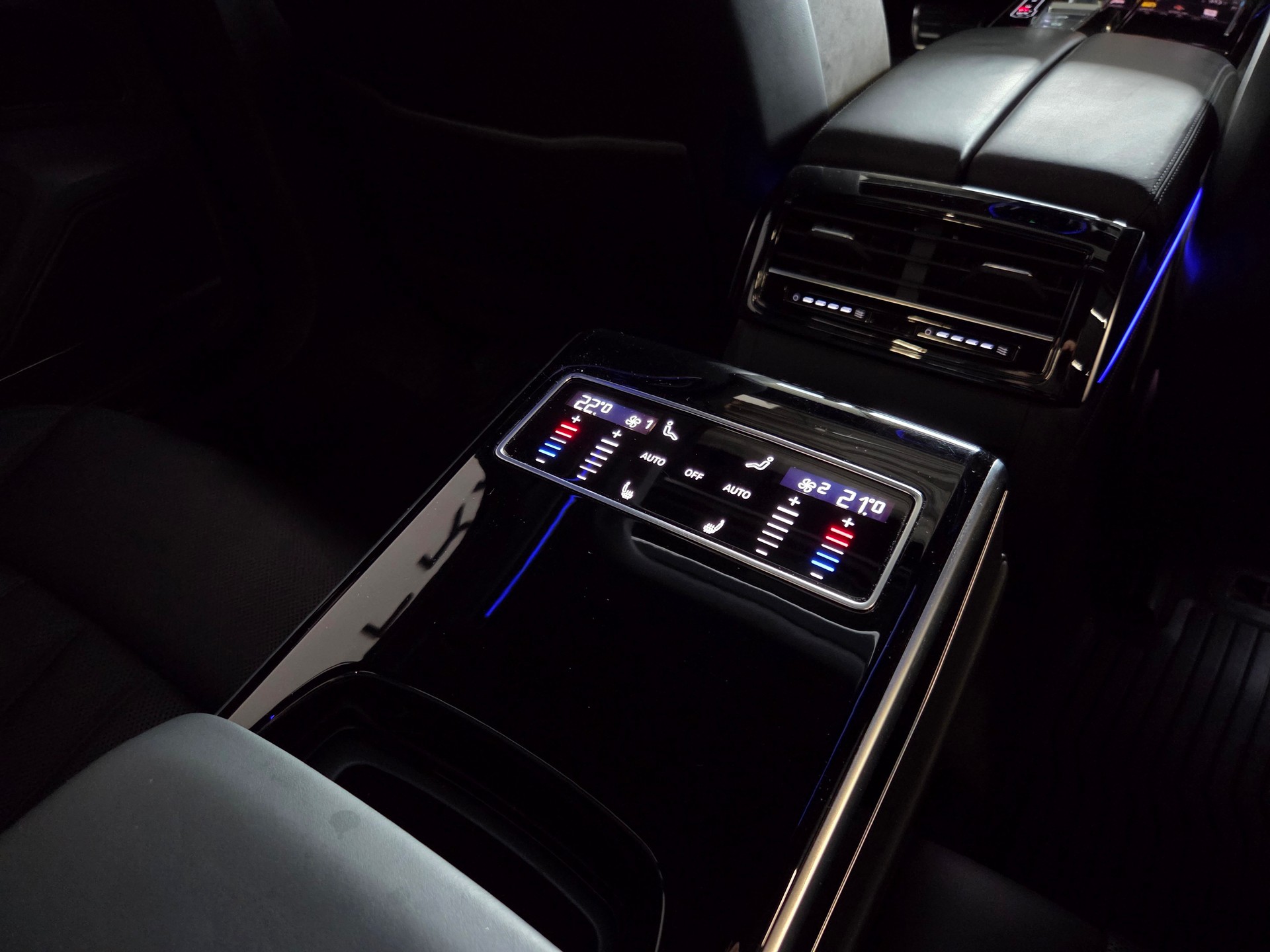 AUDI S8 4.0 V8 TFSI quattro T-Tronic-image-25