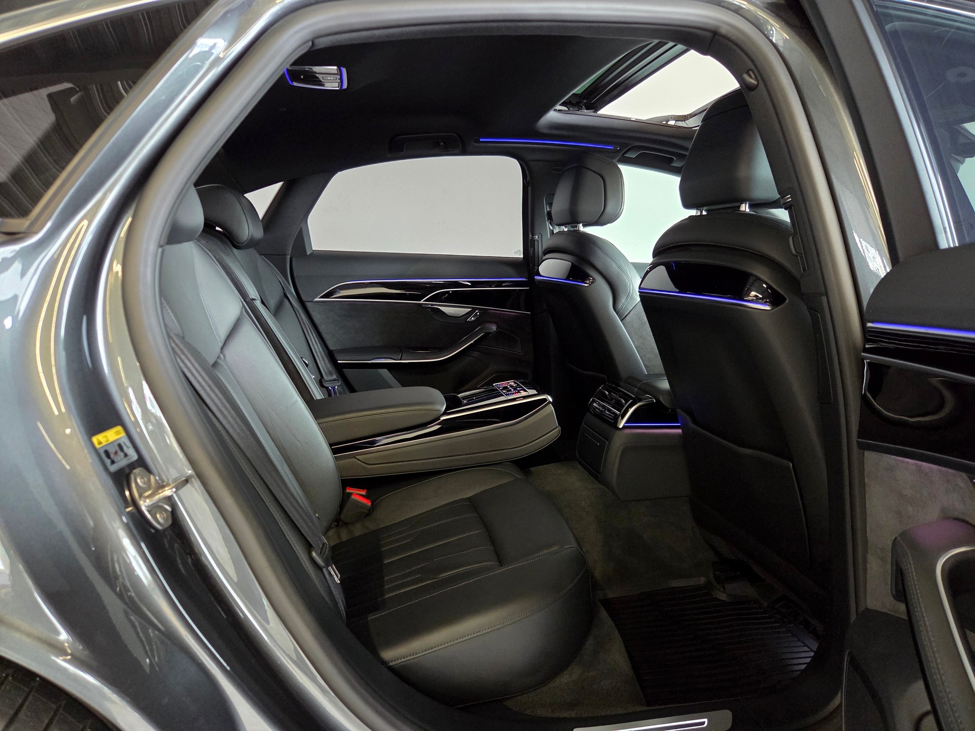 AUDI S8 4.0 V8 TFSI quattro T-Tronic-image-24