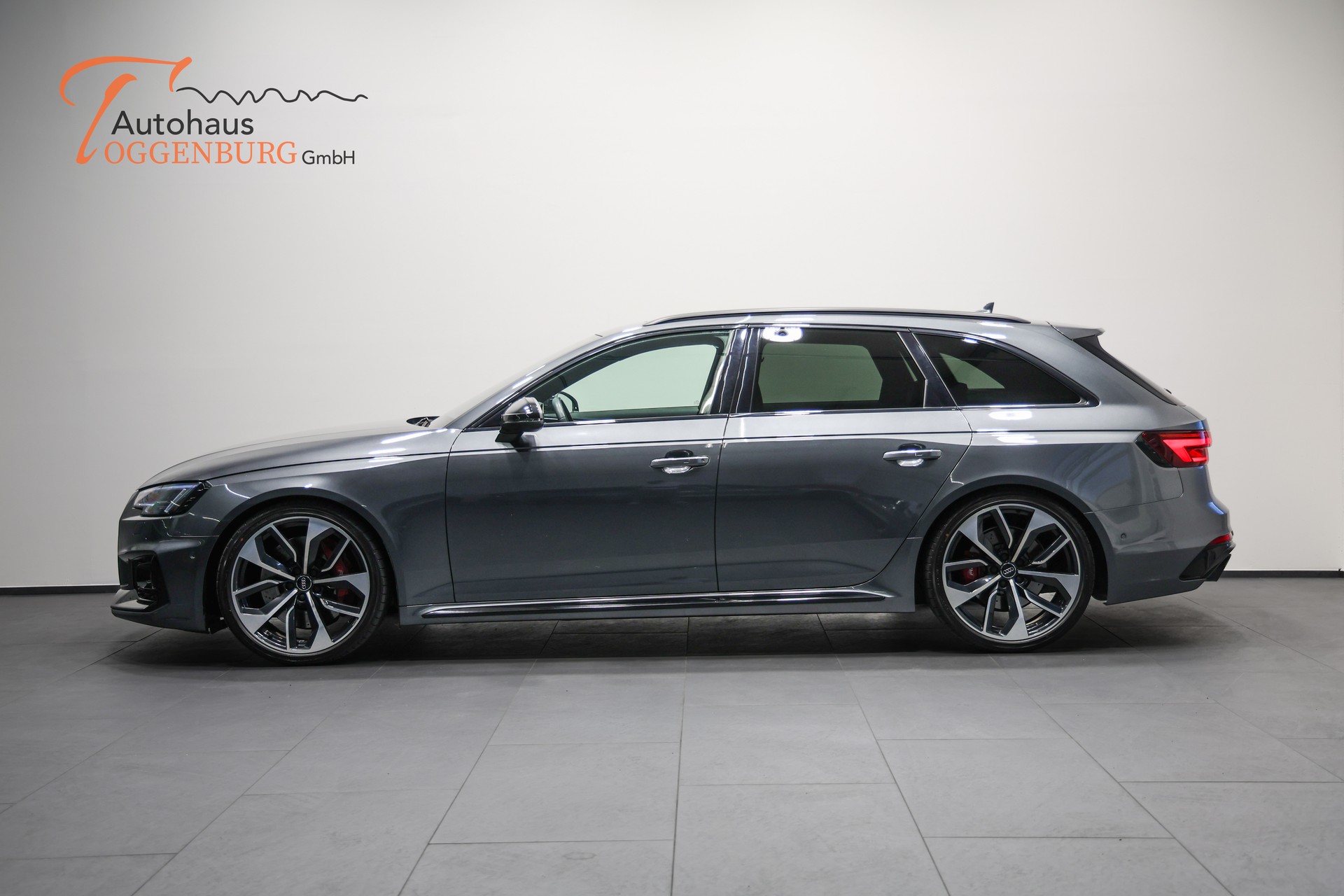 AUDI RS4 Avant 2.9 TFSI quattro tiptronic-image-4