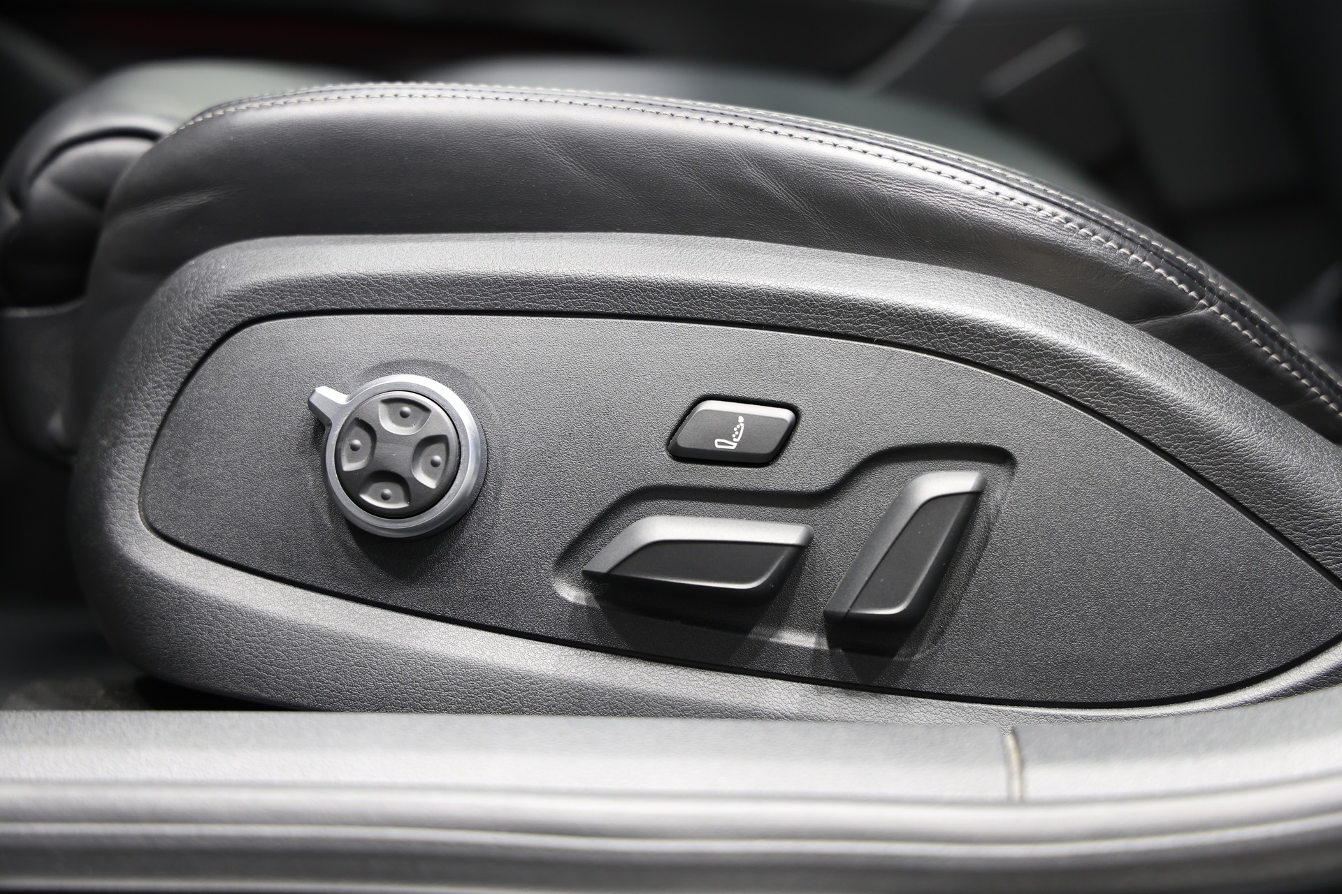 AUDI RS4 Avant 2.9 TFSI quattro tiptronic-image-25