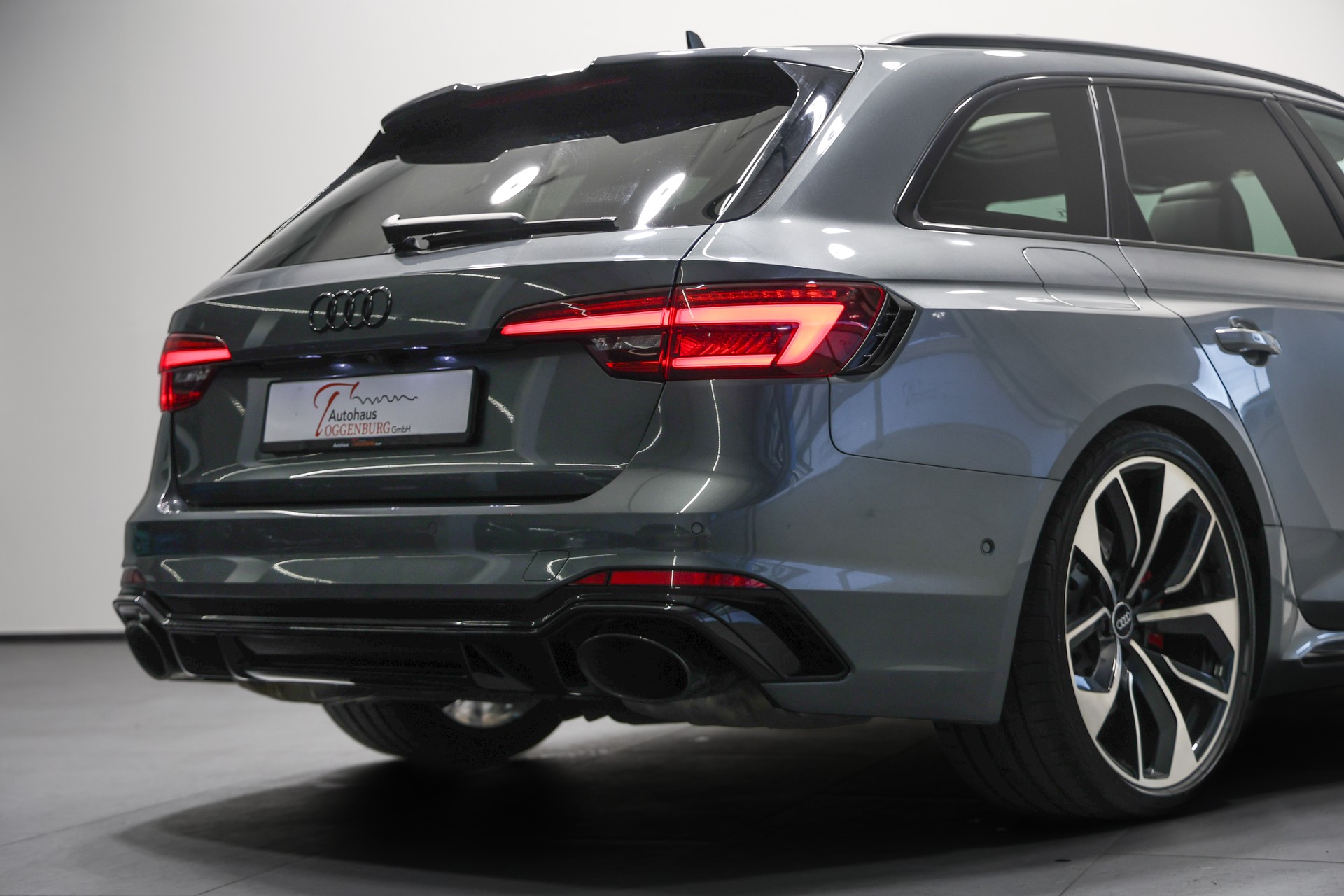 AUDI RS4 Avant 2.9 TFSI quattro tiptronic-image-13