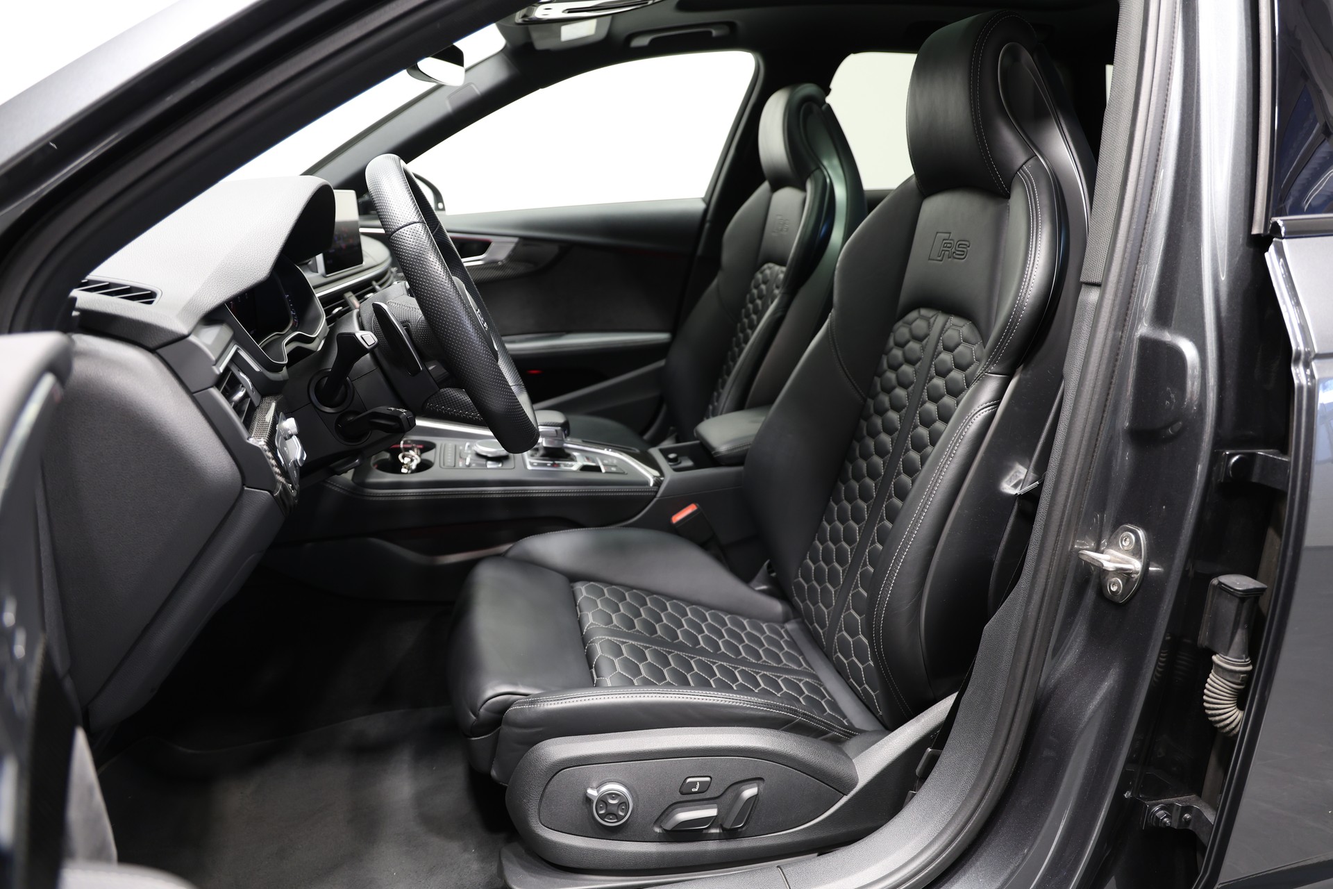 AUDI RS4 Avant 2.9 TFSI quattro tiptronic-image-14