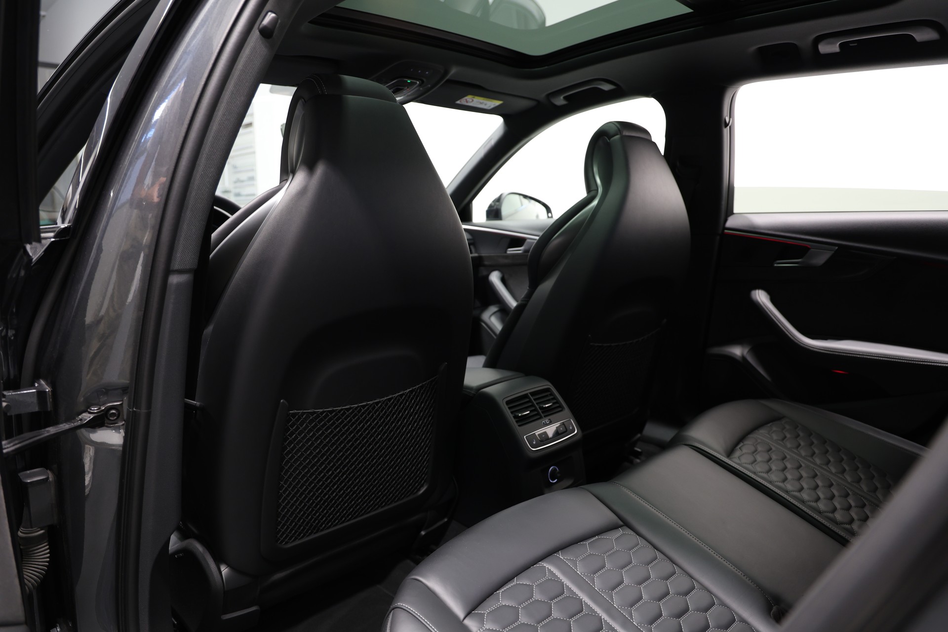 AUDI RS4 Avant 2.9 TFSI quattro tiptronic-image-18