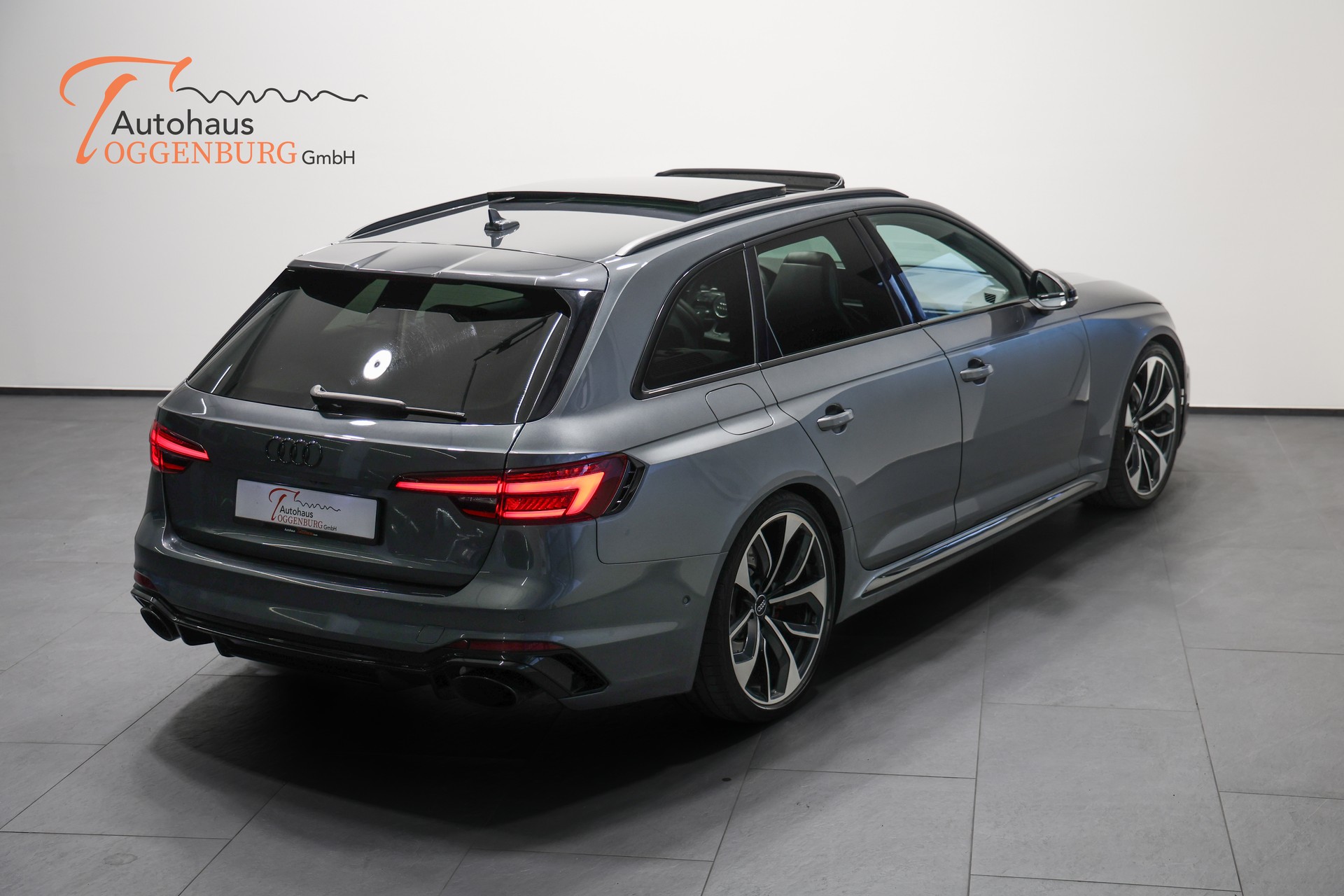 AUDI RS4 Avant 2.9 TFSI quattro tiptronic-image-6
