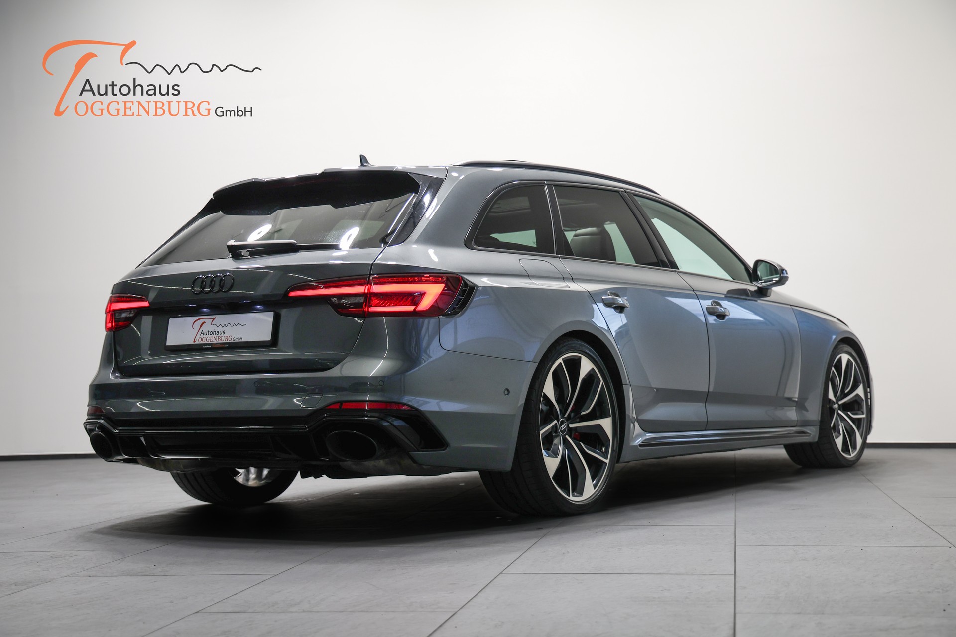 AUDI RS4 Avant 2.9 TFSI quattro tiptronic-image-5