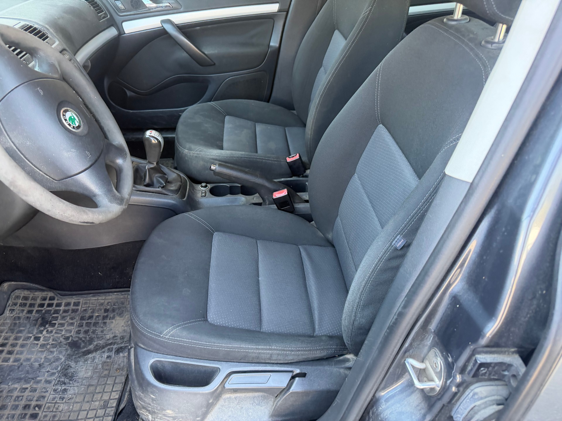 SKODA Octavia 1.9 TDI Swiss Adventure 4x4-image-5