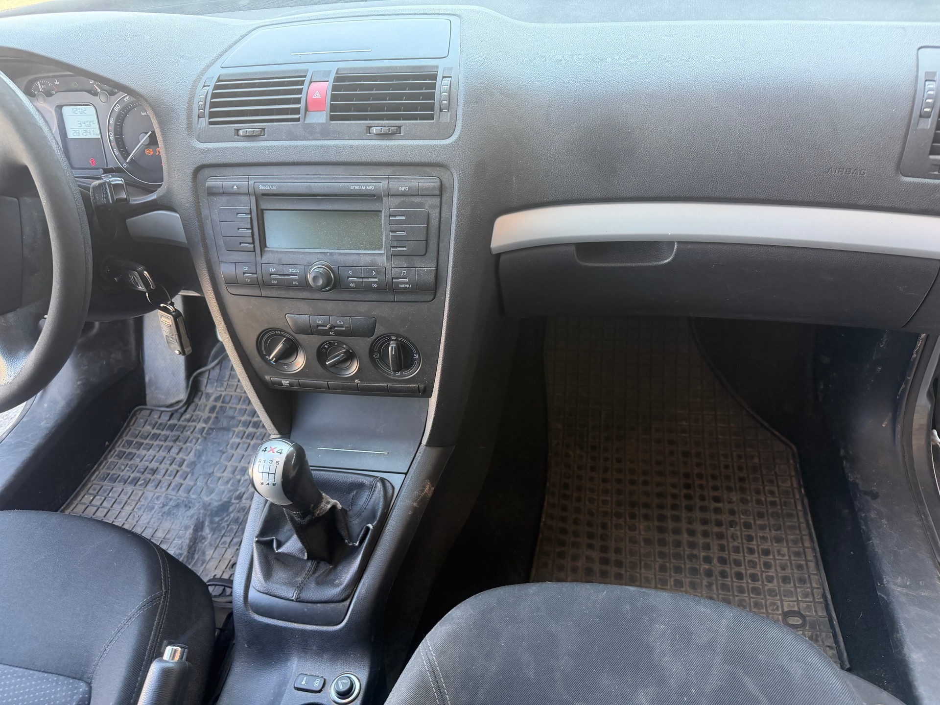 SKODA Octavia 1.9 TDI Swiss Adventure 4x4-image-8