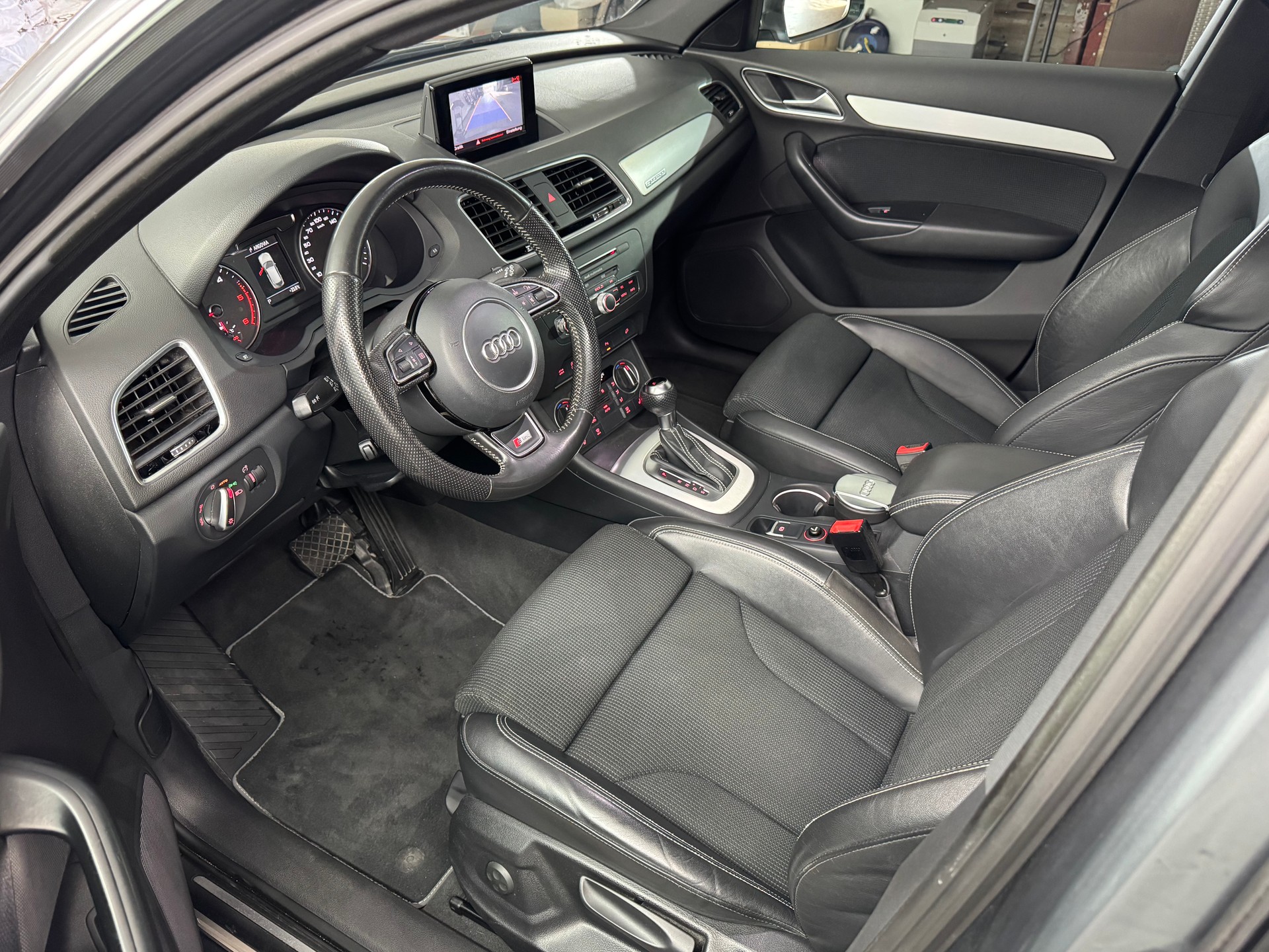 AUDI Q3 2.0 TDI quattro S-tronic S-line-image-7