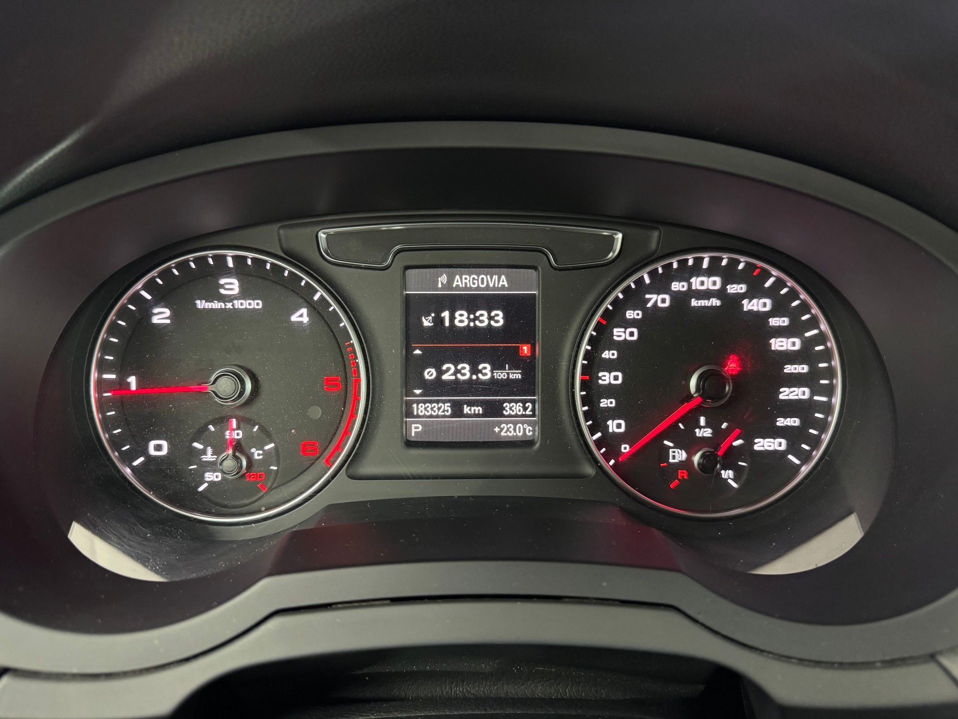 AUDI Q3 2.0 TDI quattro S-tronic S-line-image-11