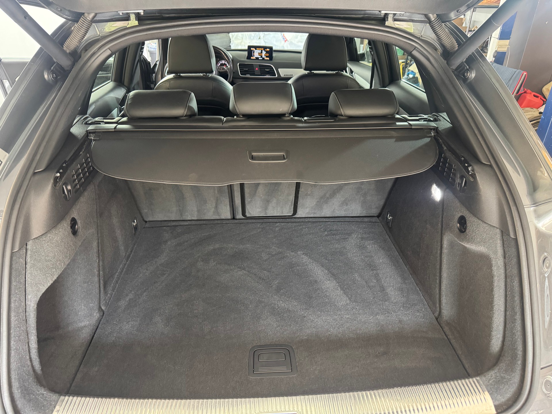 AUDI Q3 2.0 TDI quattro S-tronic S-line-image-13
