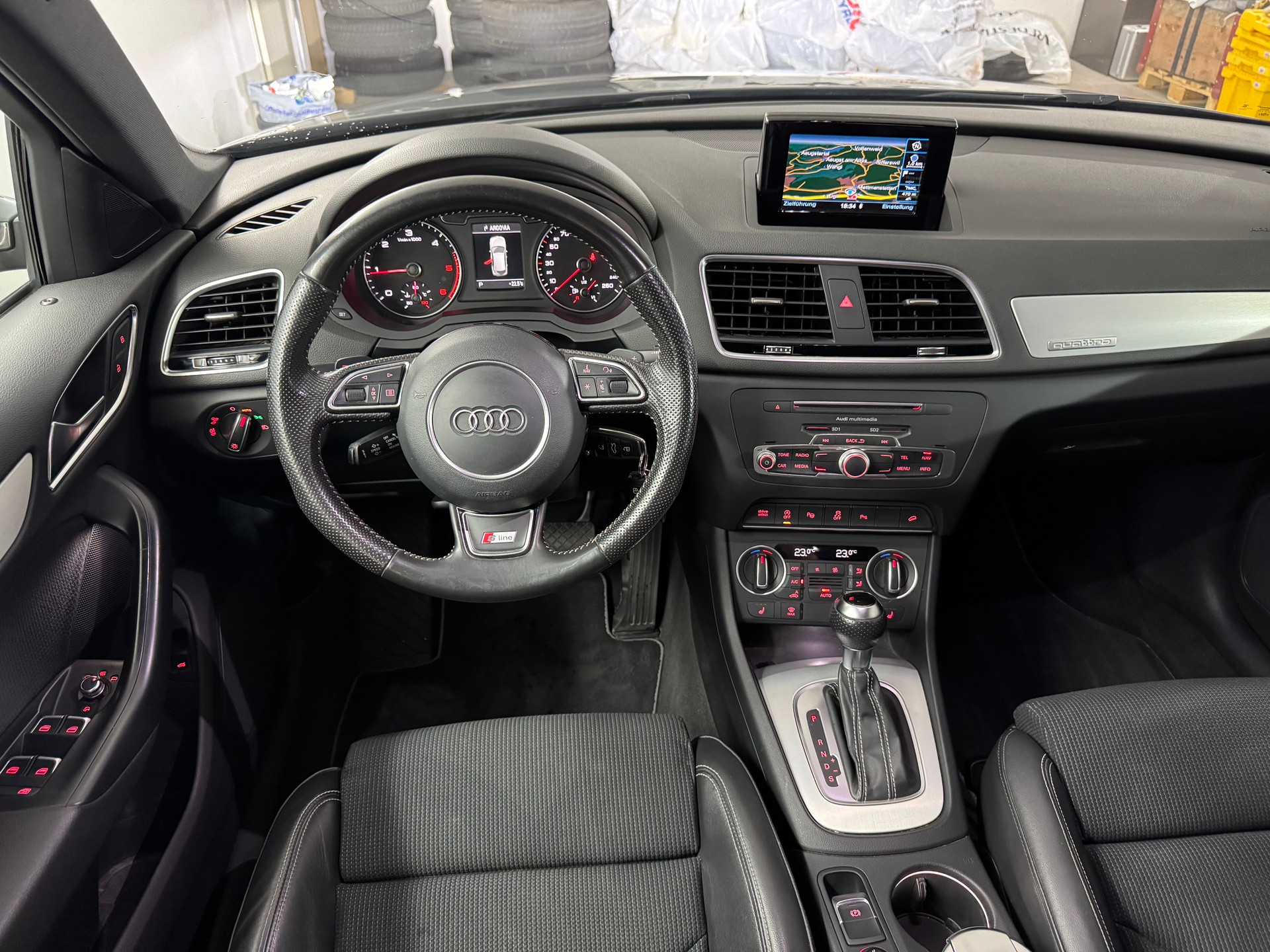 AUDI Q3 2.0 TDI quattro S-tronic S-line-image-6