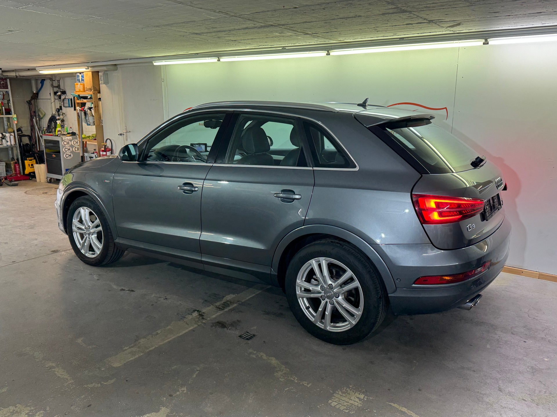AUDI Q3 2.0 TDI quattro S-tronic S-line-image-3
