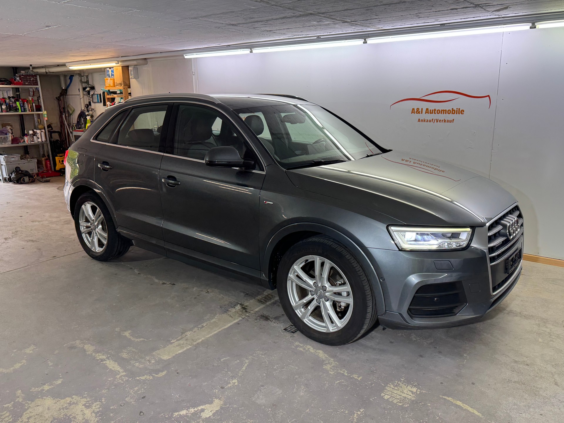 AUDI Q3 2.0 TDI quattro S-tronic S-line-image-1