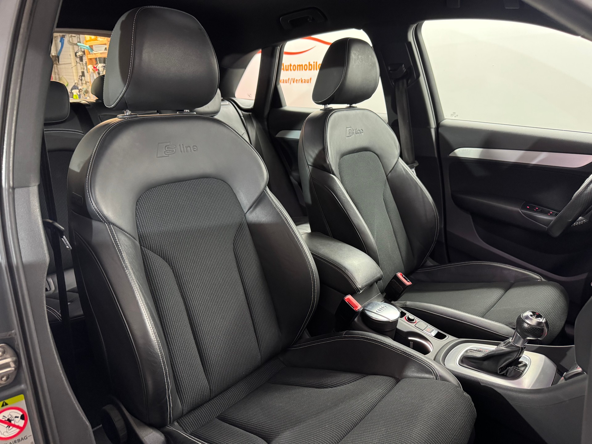 AUDI Q3 2.0 TDI quattro S-tronic S-line-image-9
