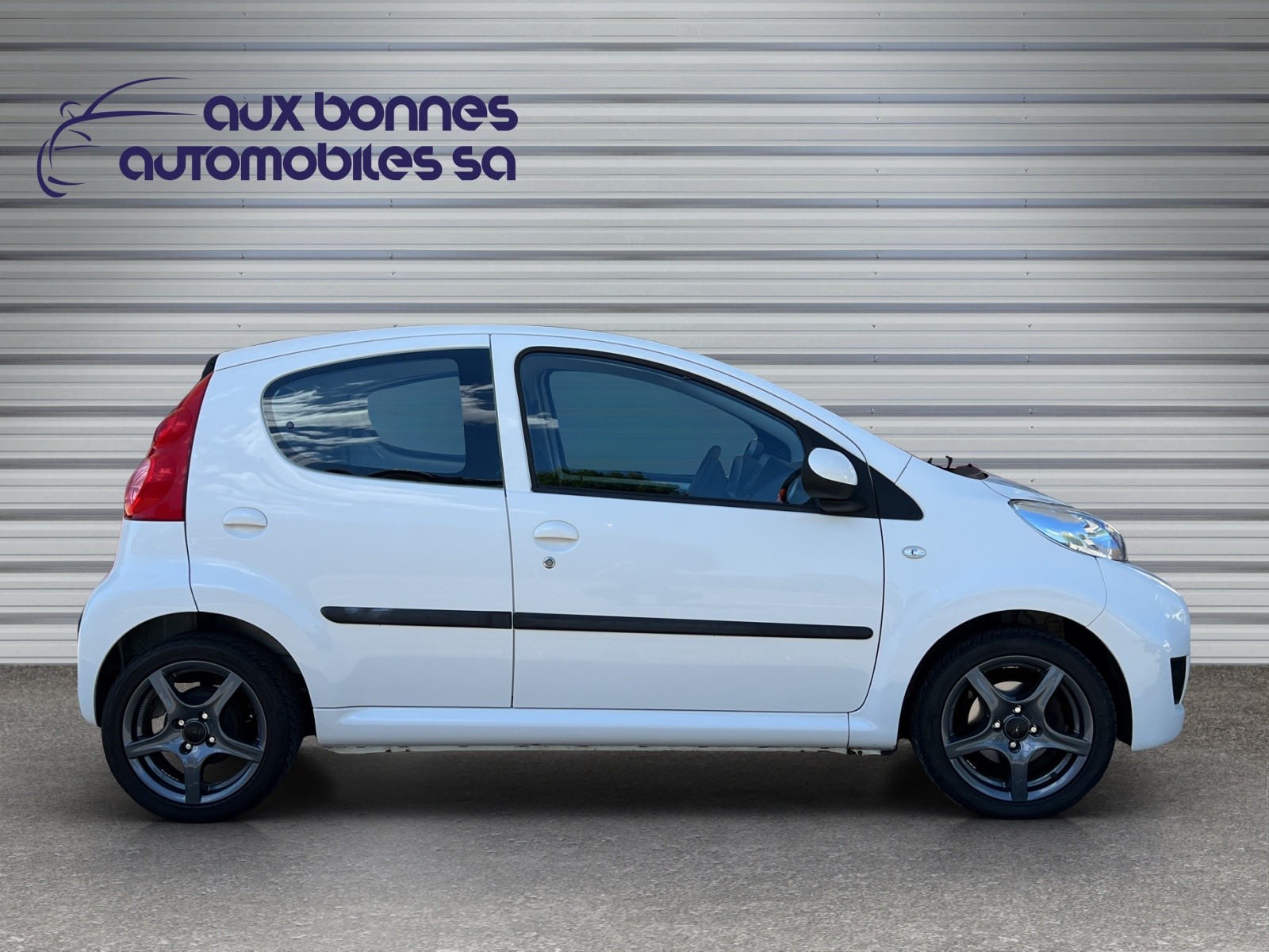 PEUGEOT 107 1.0 Trendy-image-6