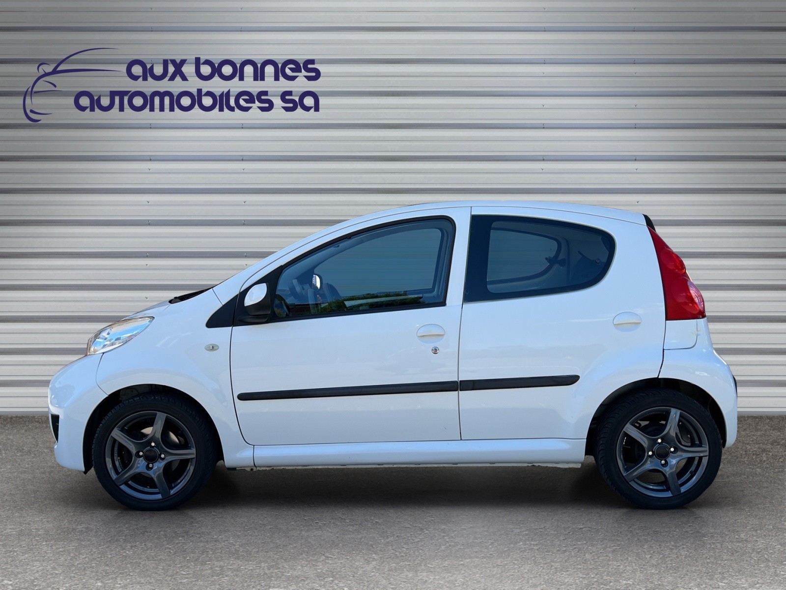 PEUGEOT 107 1.0 Trendy-image-4