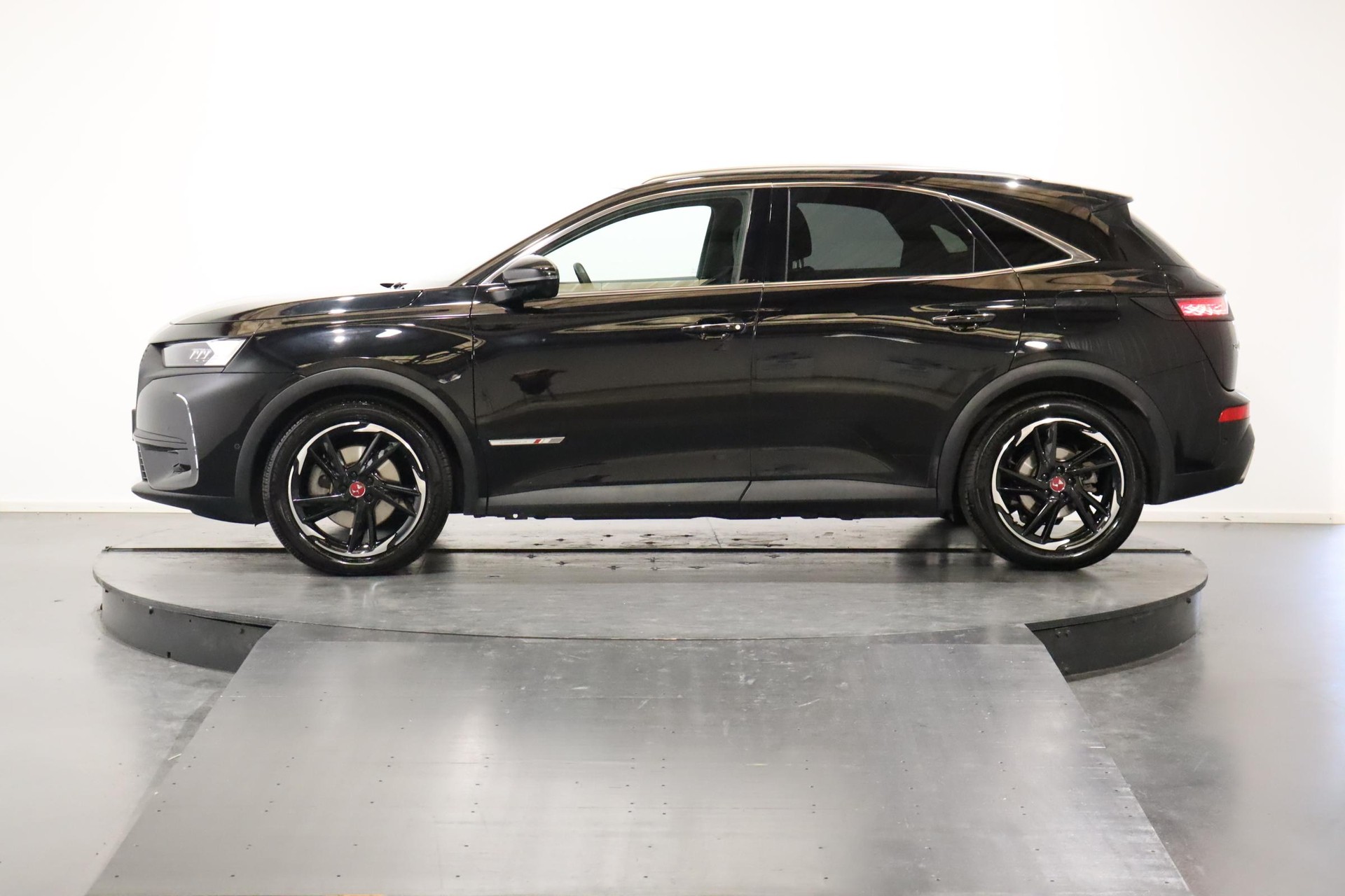 DS AUTOMOBILES 7 Crossback 1.6 E-Tense Performance Line 4x4-image-1