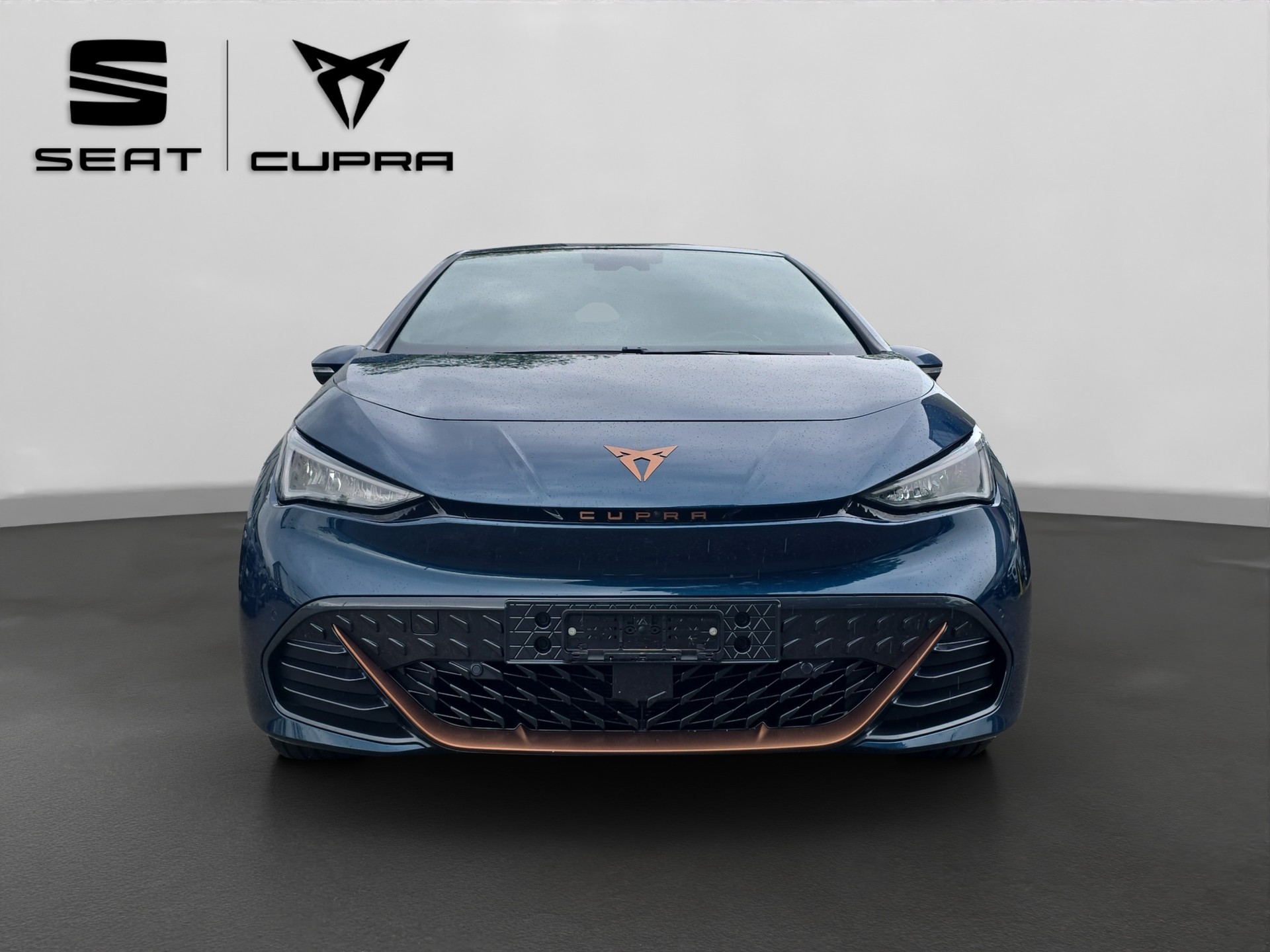 CUPRA Born 58 kWh-showroom-element-1