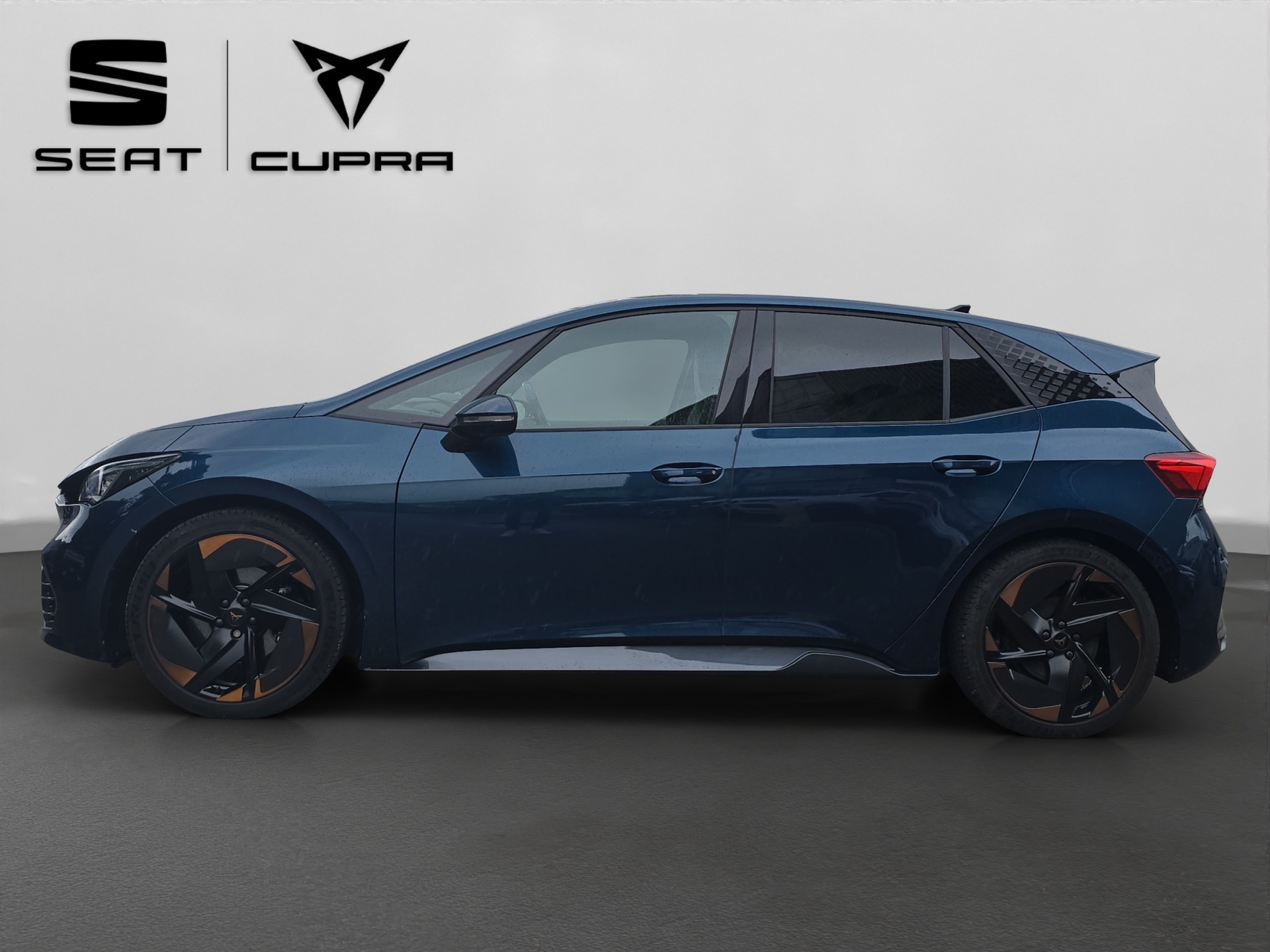 CUPRA Born 58 kWh-showroom-element-2