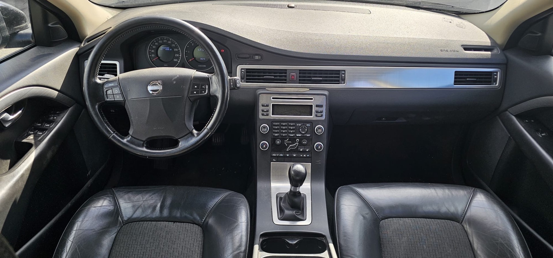 VOLVO V70 2.0D Momentum-image-11