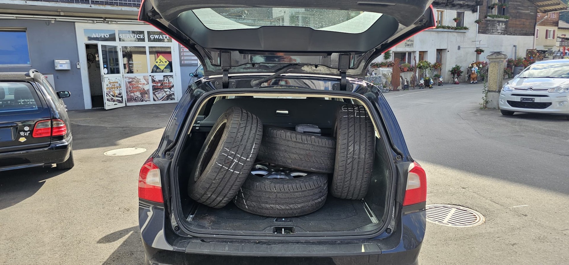 VOLVO V70 2.0D Momentum-image-8