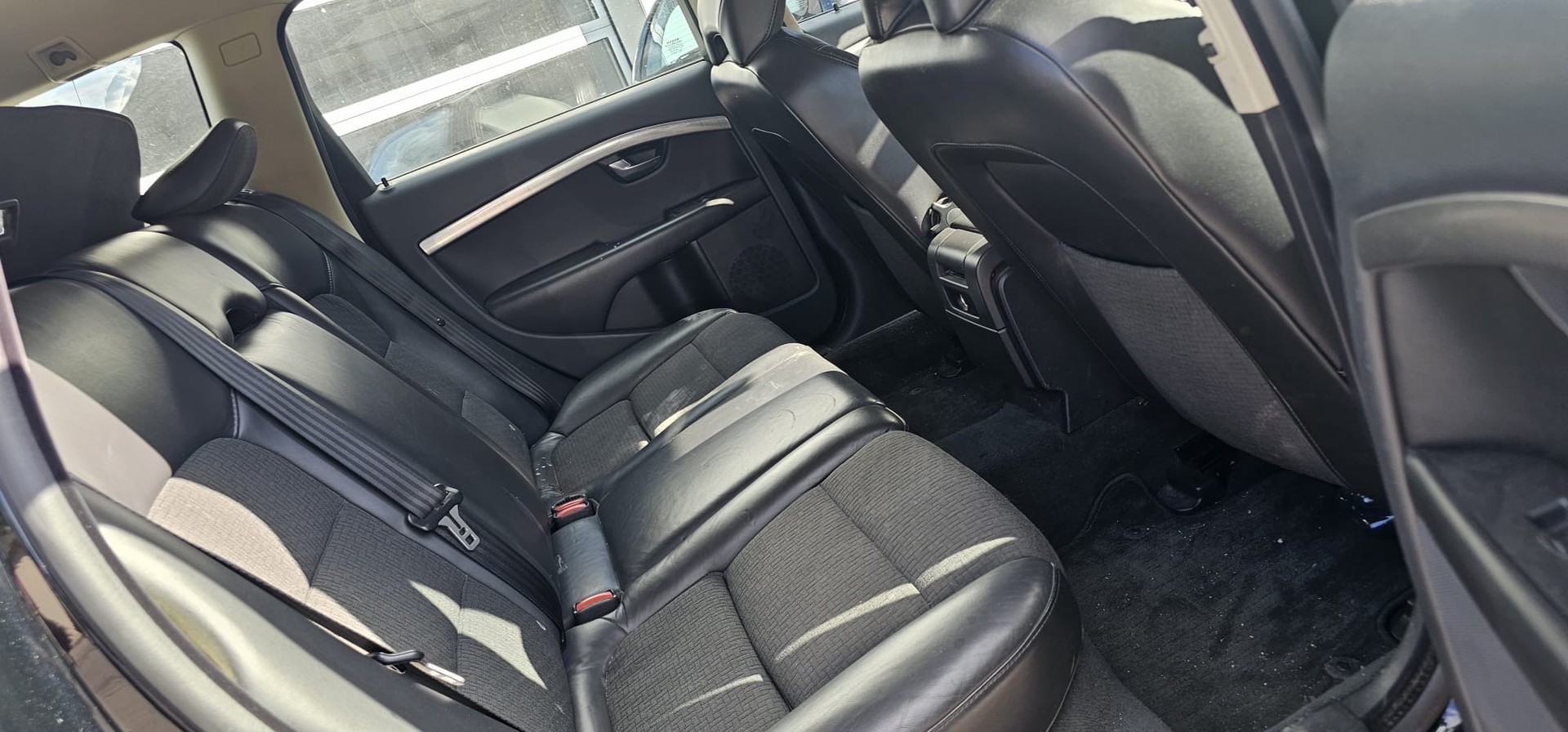 VOLVO V70 2.0D Momentum-image-9