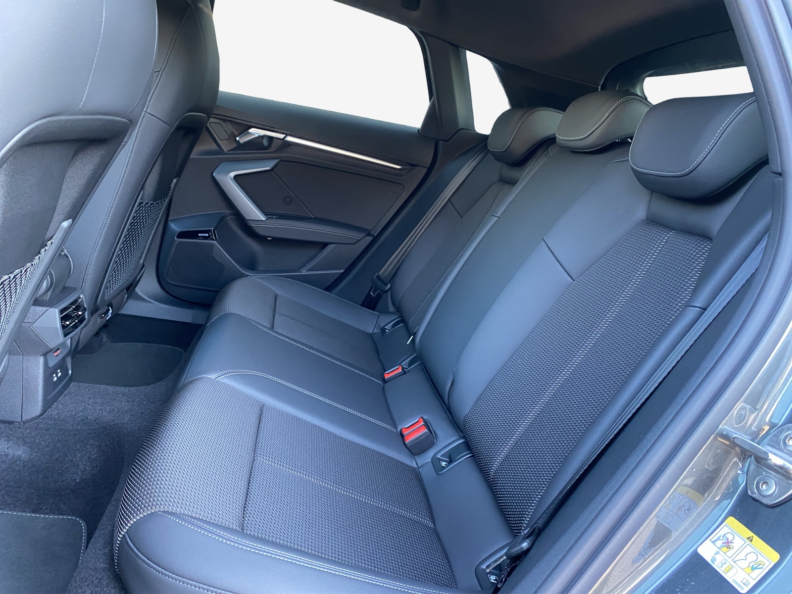 AUDI A3 Sportback TFSI e 200 kW S line Attraction S tronic-image-11