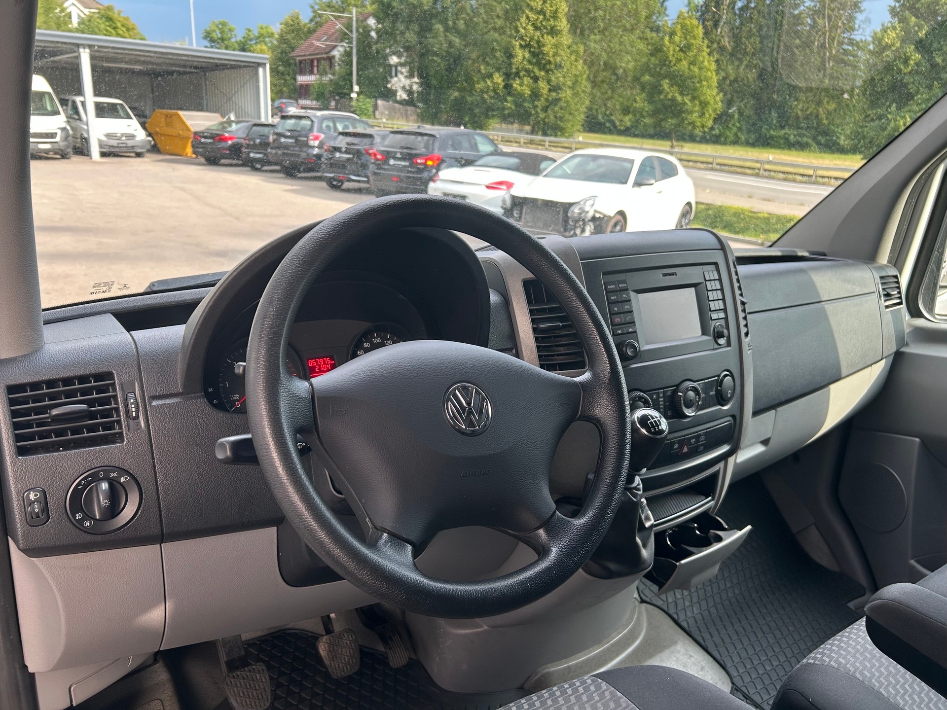 VW Crafter 35 2.0 TDI CR-image-11
