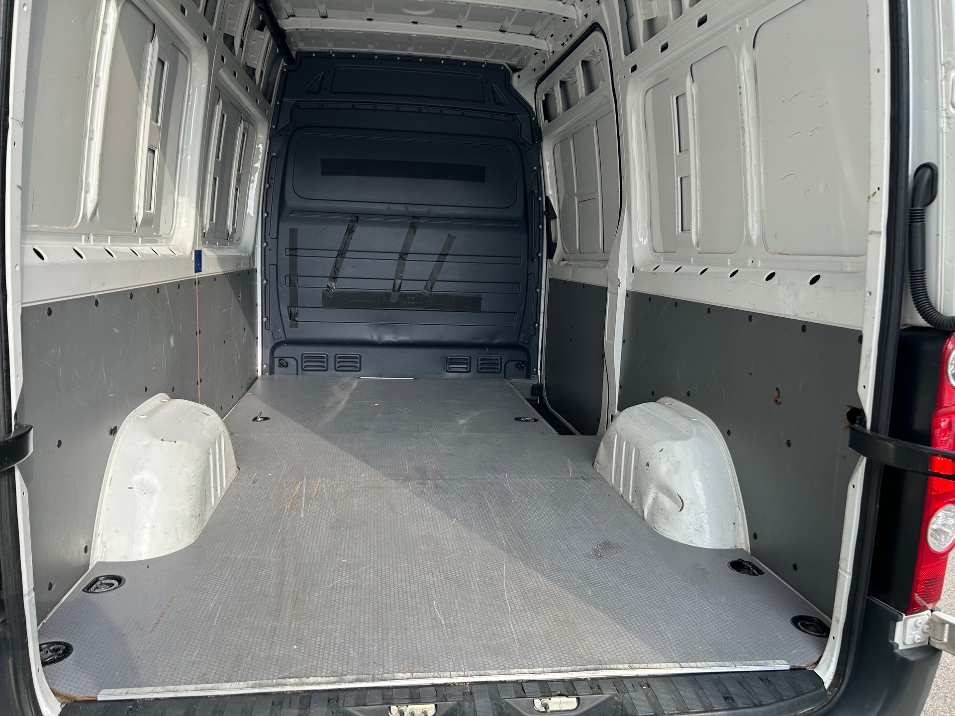 VW Crafter 35 2.0 TDI CR-image-15