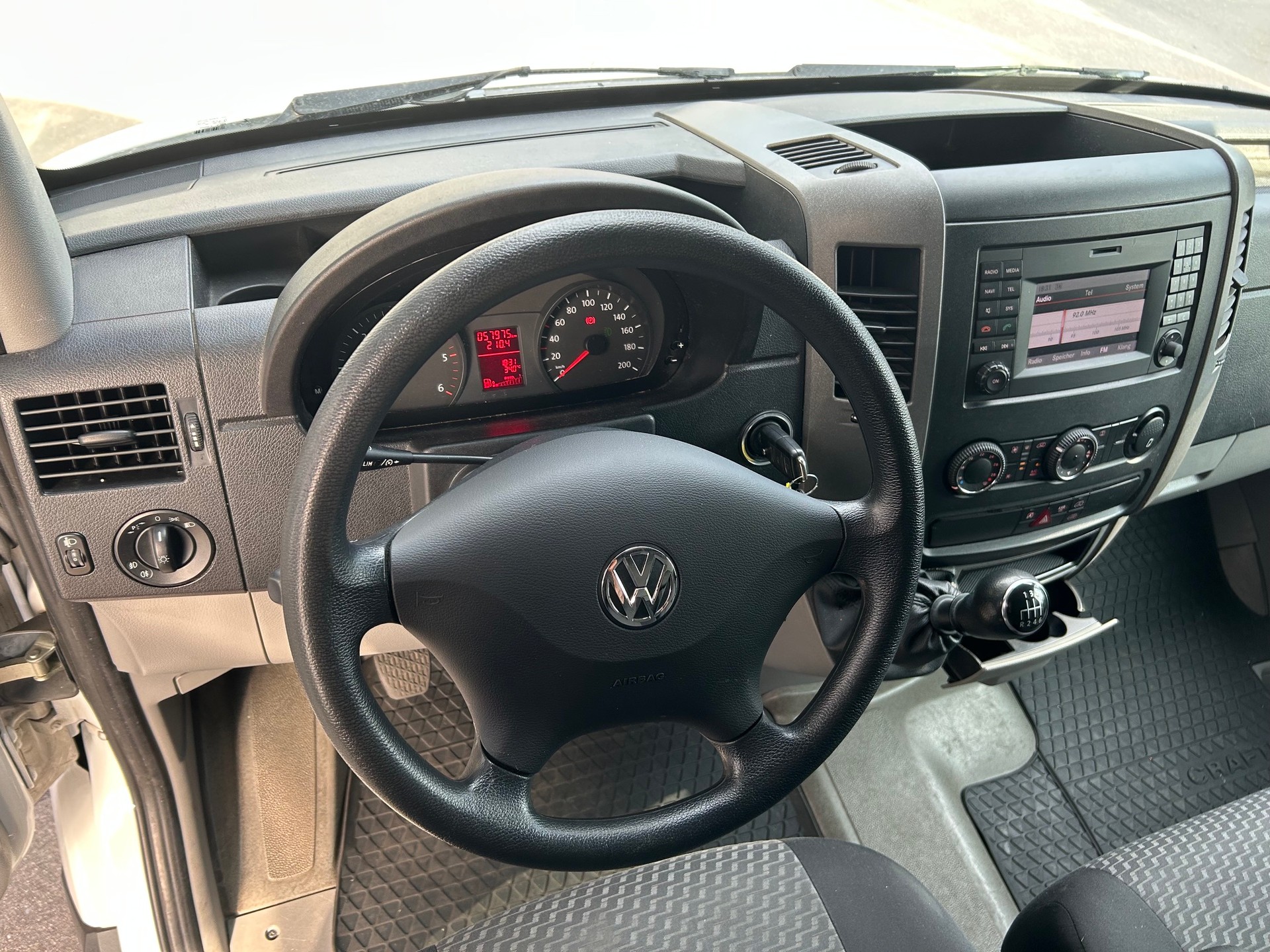 VW Crafter 35 2.0 TDI CR-image-12