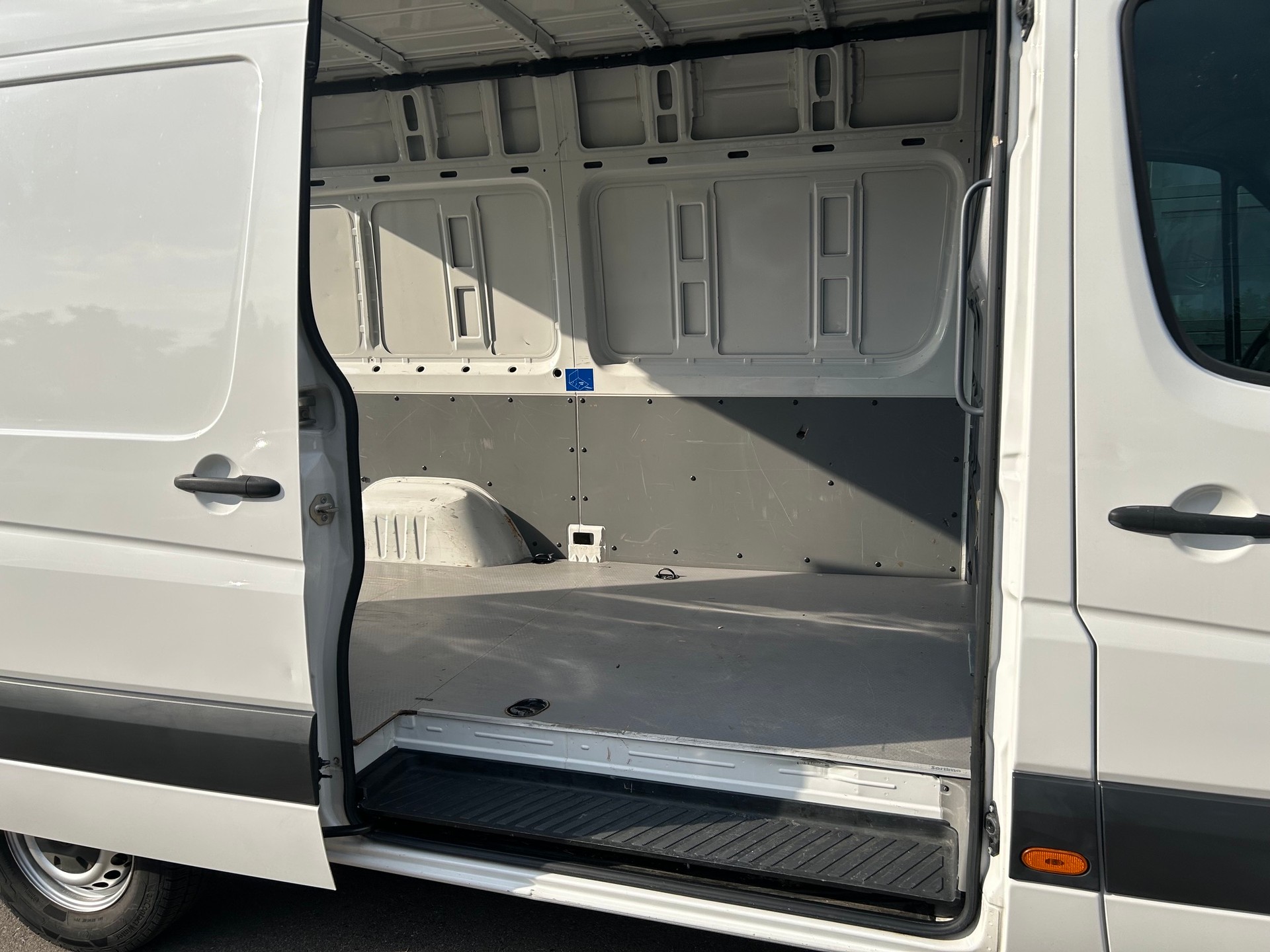 VW Crafter 35 2.0 TDI CR-image-8